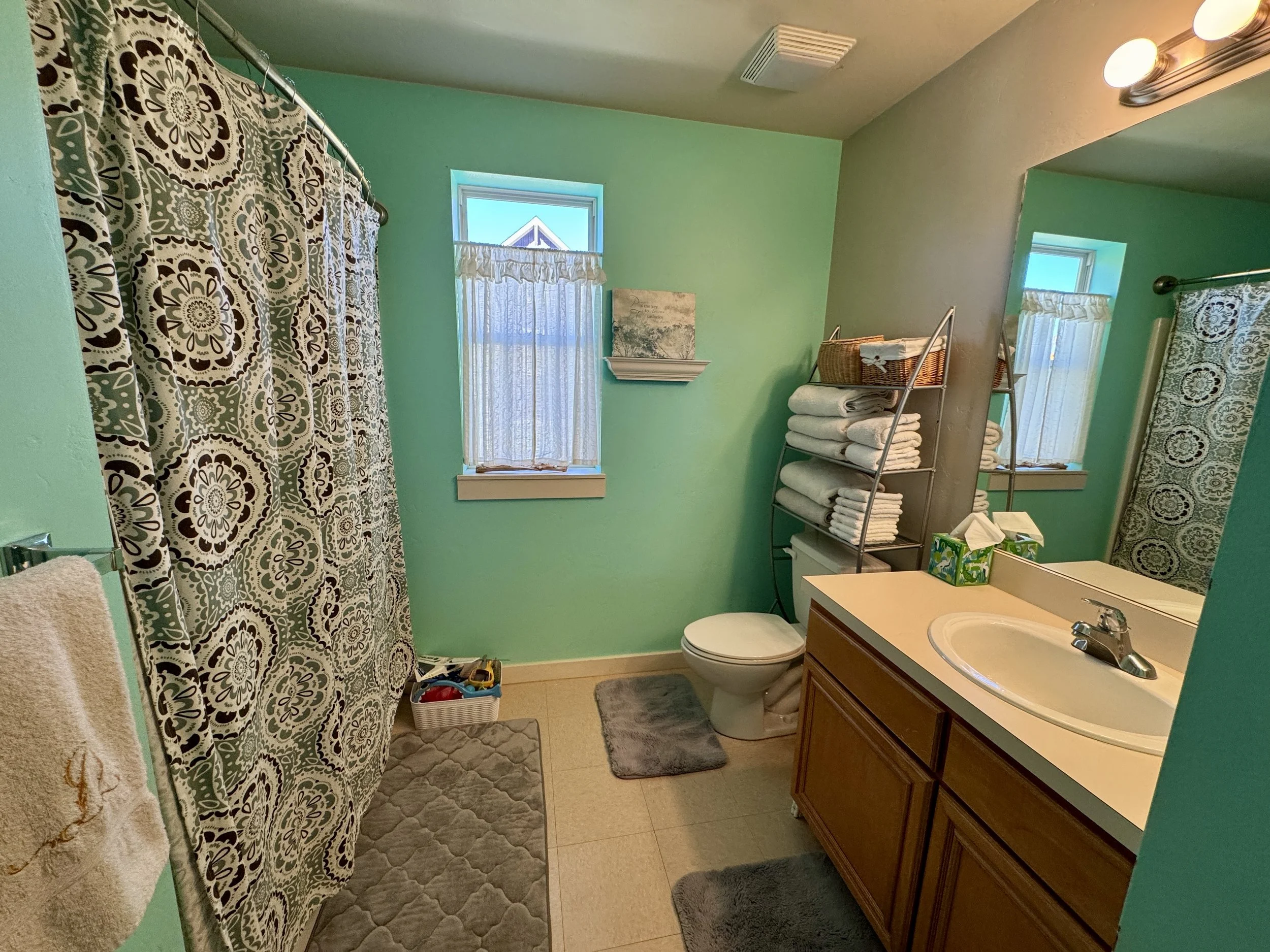06 Bathroom 01.jpg
