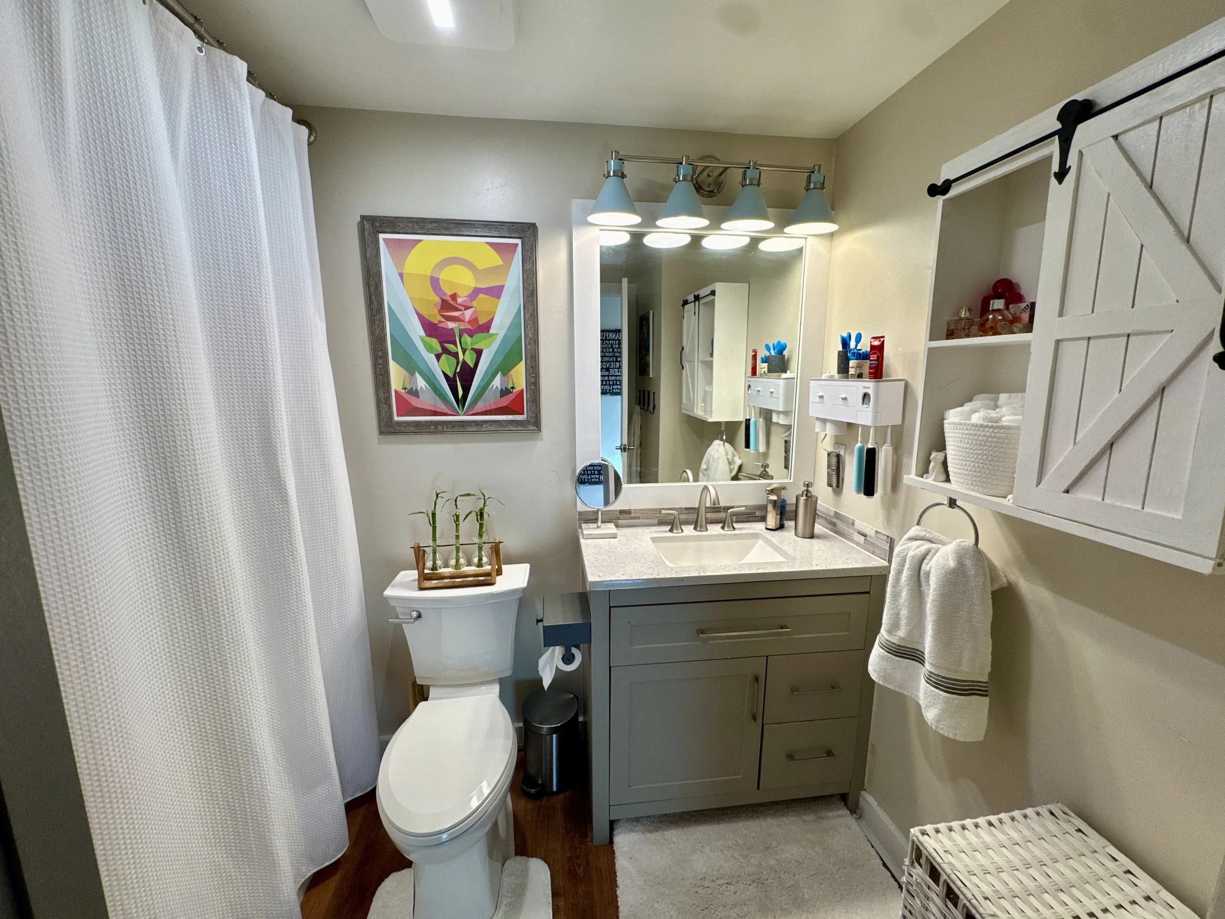 08 Bathroom One 01.jpg