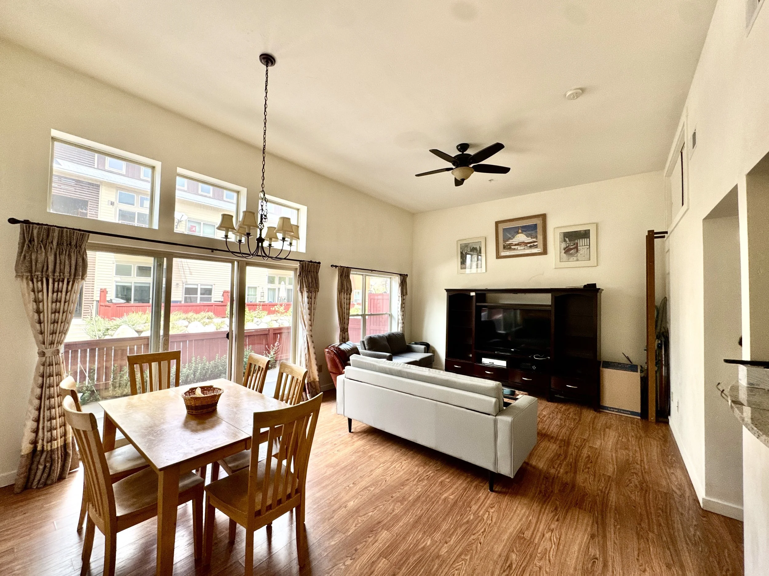 02 Great Room 01.jpg