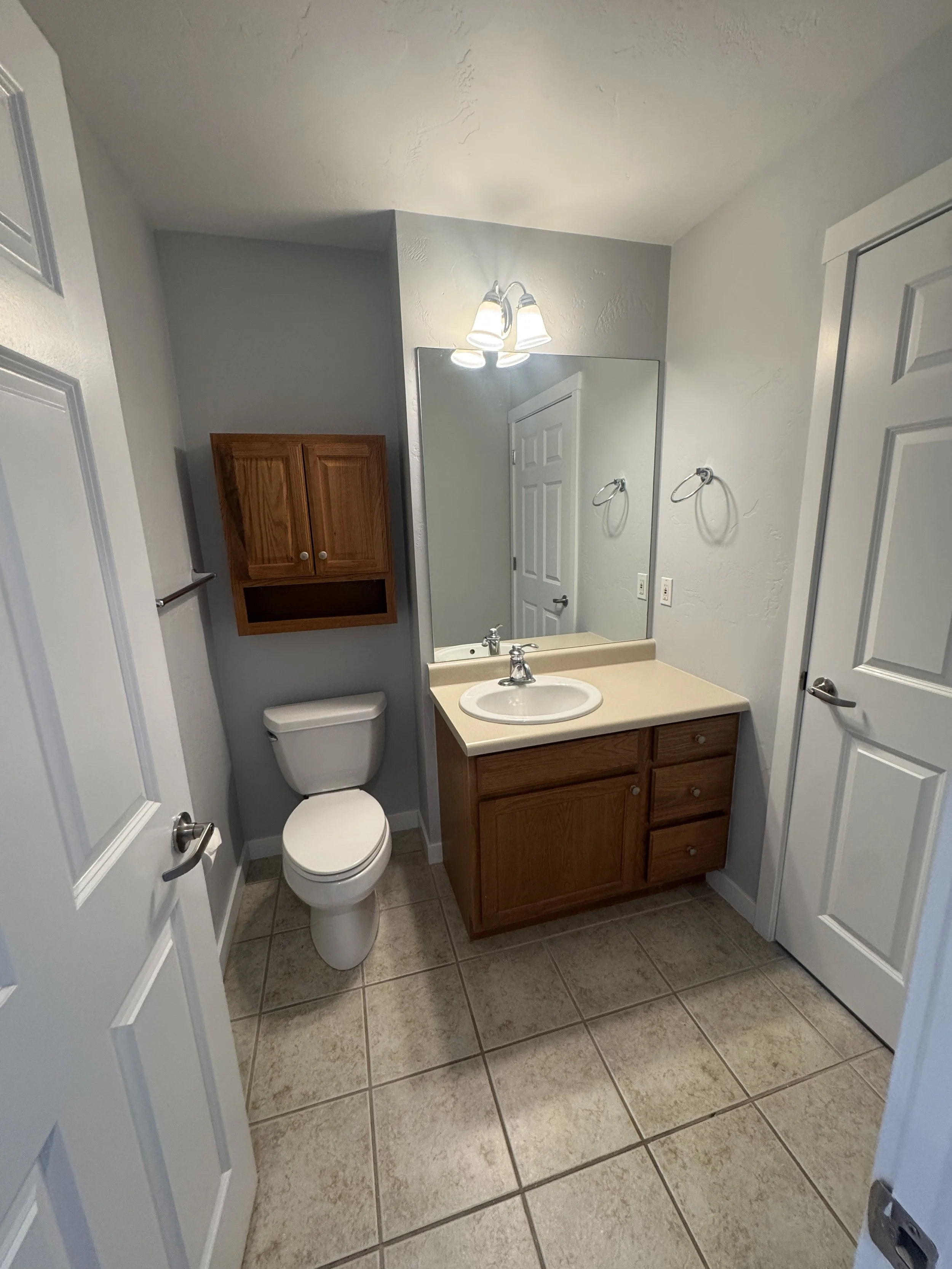 08 Bathroom 02.JPG
