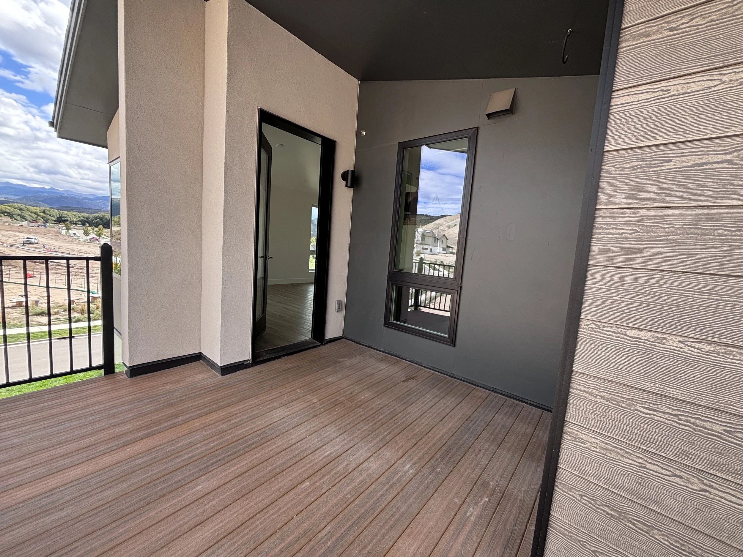 09 Balcony 01.jpg