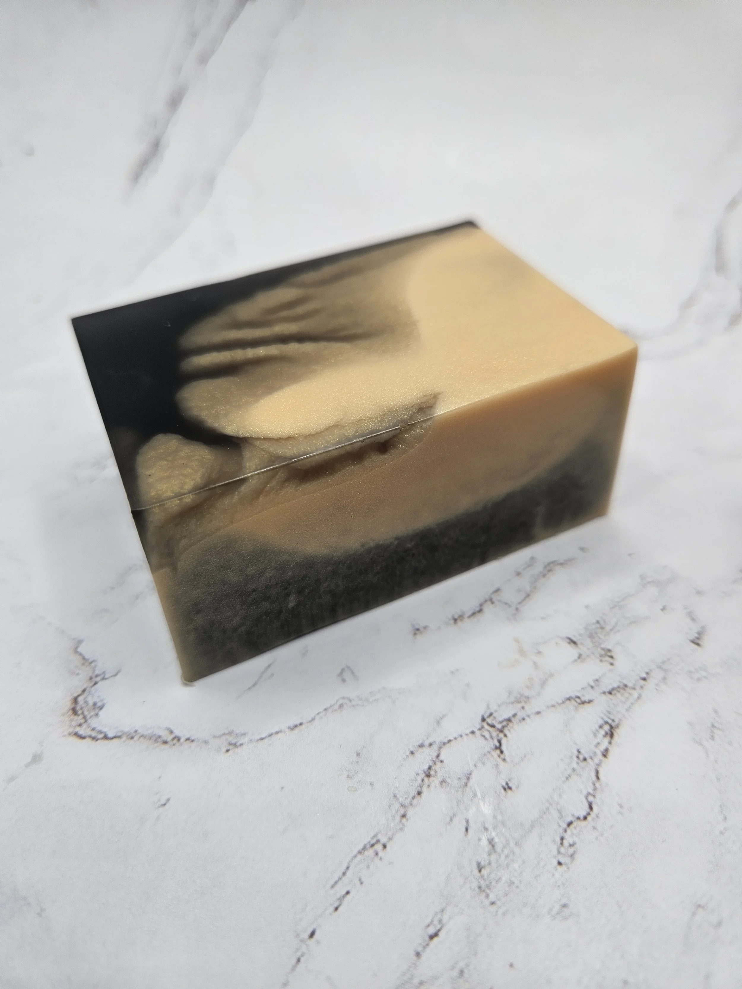 Cashmere Noir & Oud