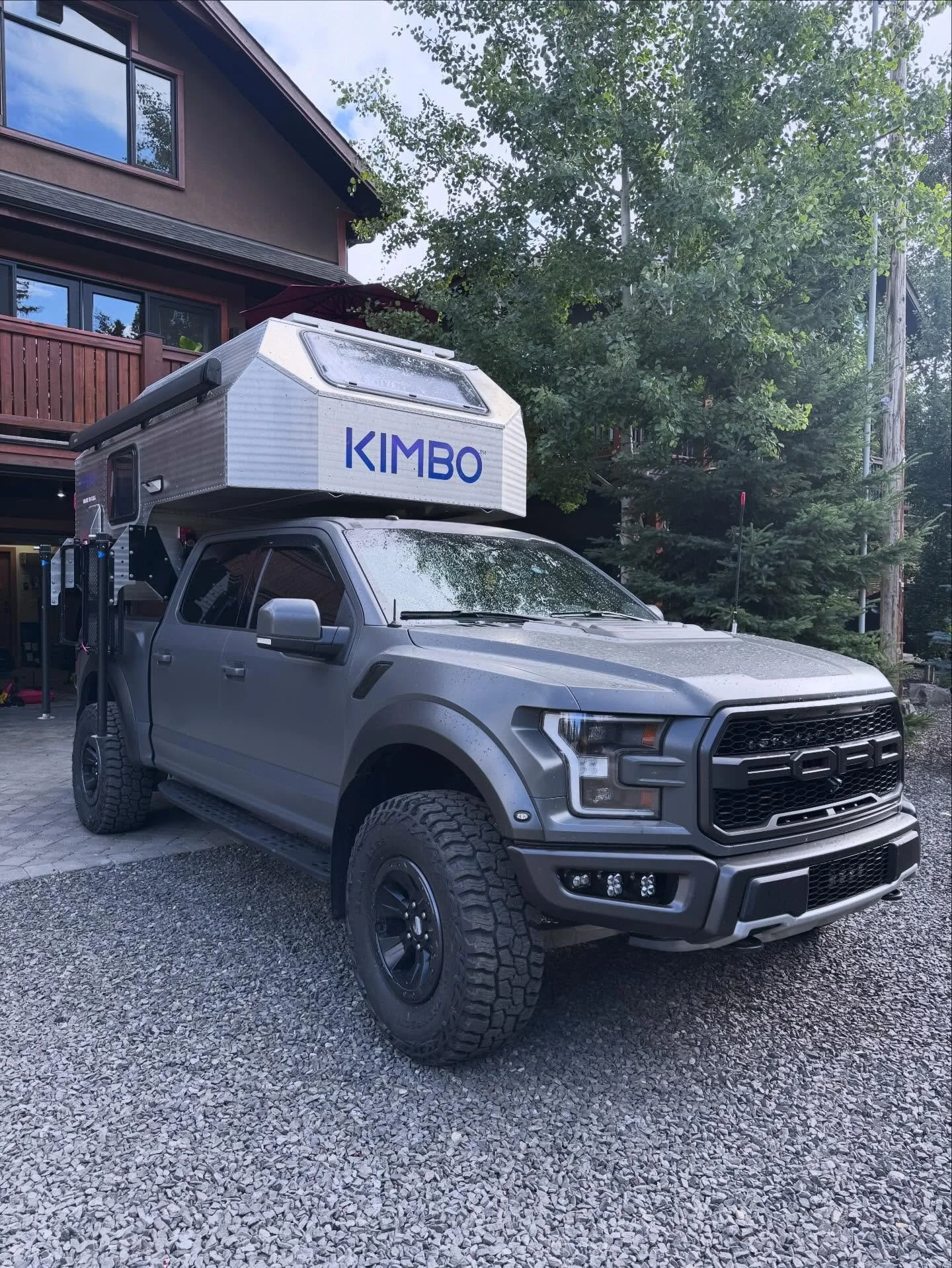 Raptors are built to get dirty. 🛻✨
We&rsquo;ll handle the detail&mdash;you handle the next adventure

🌐 doubleblackdetailing.com

📍Canmore &bull; Banff 

#fordraptor #raptor #MobileDetailing #Canmore #Banff