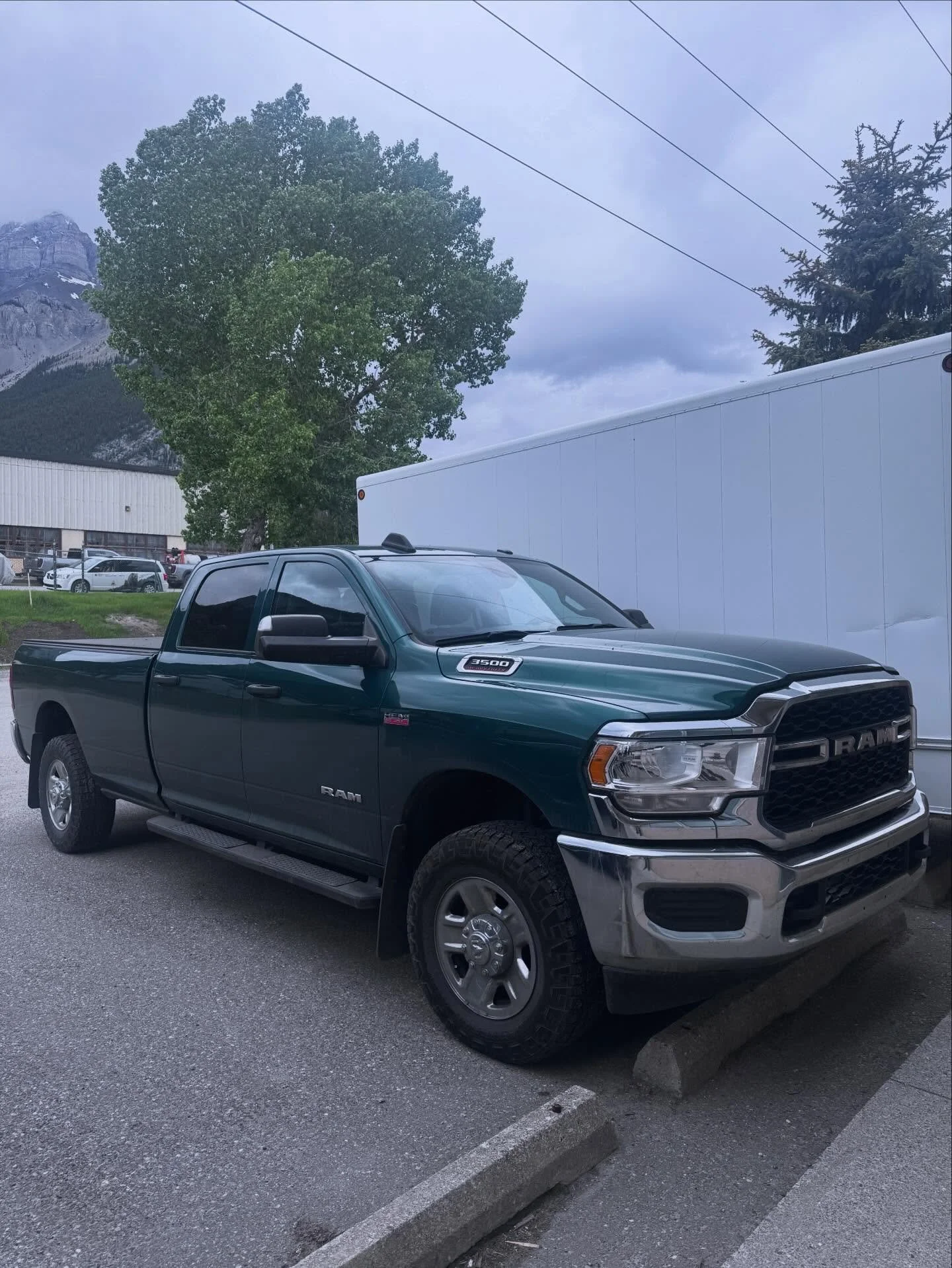 Finished this Dodge Ram with a headlamp, but got it done! If you have pet hair that you can&rsquo;t deal with, we will get it sorted!