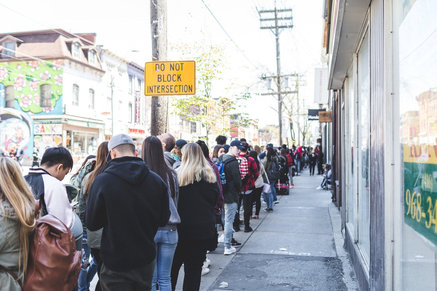 https___hypebeast.com_image_2016_05_justin-bieber-purpose-tour-toronto-pop-up-05.jpg