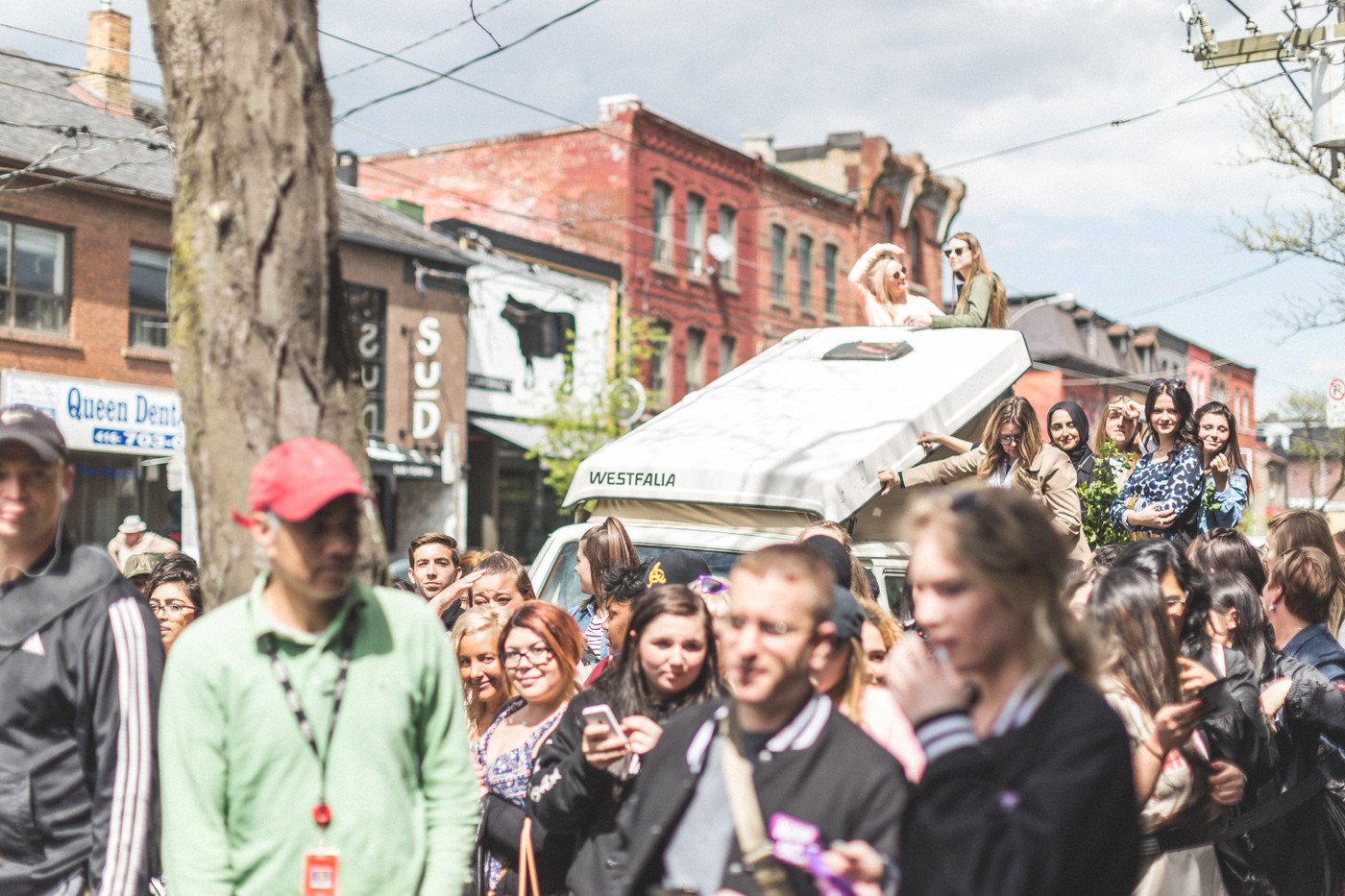 https___hypebeast.com_image_2016_05_justin-bieber-purpose-tour-toronto-pop-up-14.jpg