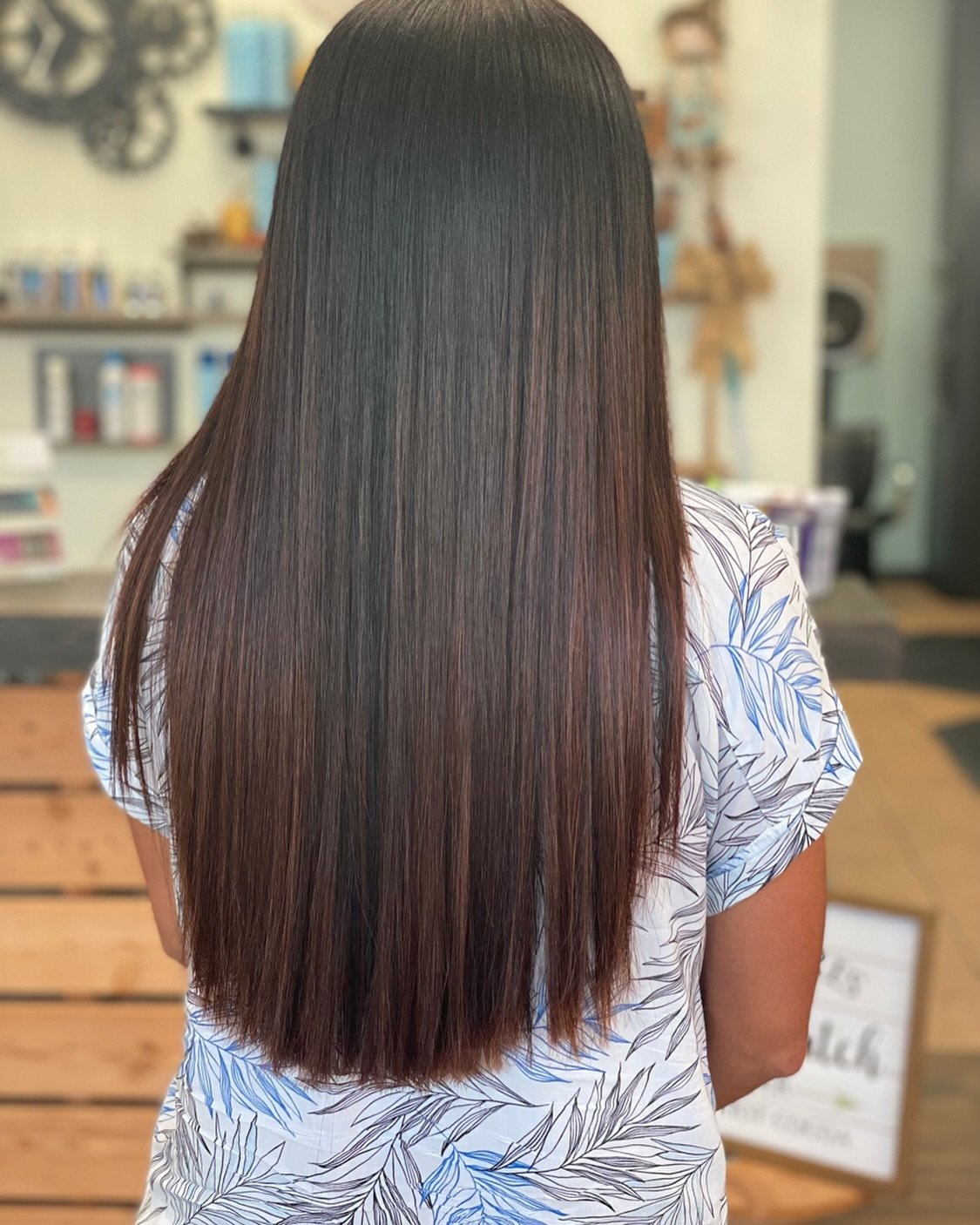 A subtle balayage (hand painted) highlight color, a keratin treatment to help smooth frizz in the FL humidity &amp; a good trim.  To book your appointment with me, click the link in my bio. #floridastylist #centralflorida #balayage #keratintreatment 