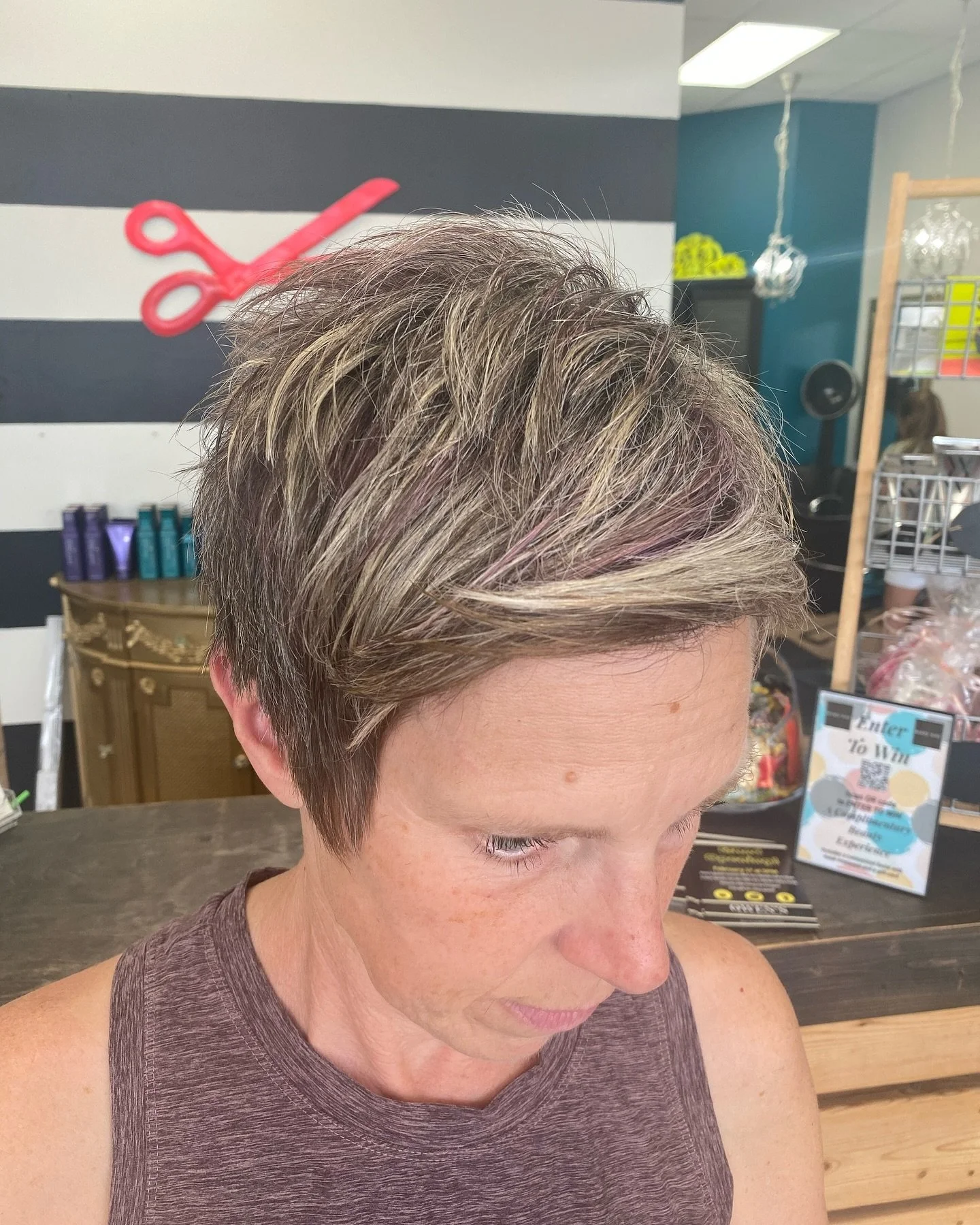 Just because you have short hair, doesn&rsquo;t mean it can&rsquo;t be fun and edgy!! 🤗

This shorter pixie cut has tons of texture, blonde and  darker pink highlights, blended in with her natural salt and pepper. 

To book with me, go to the link i