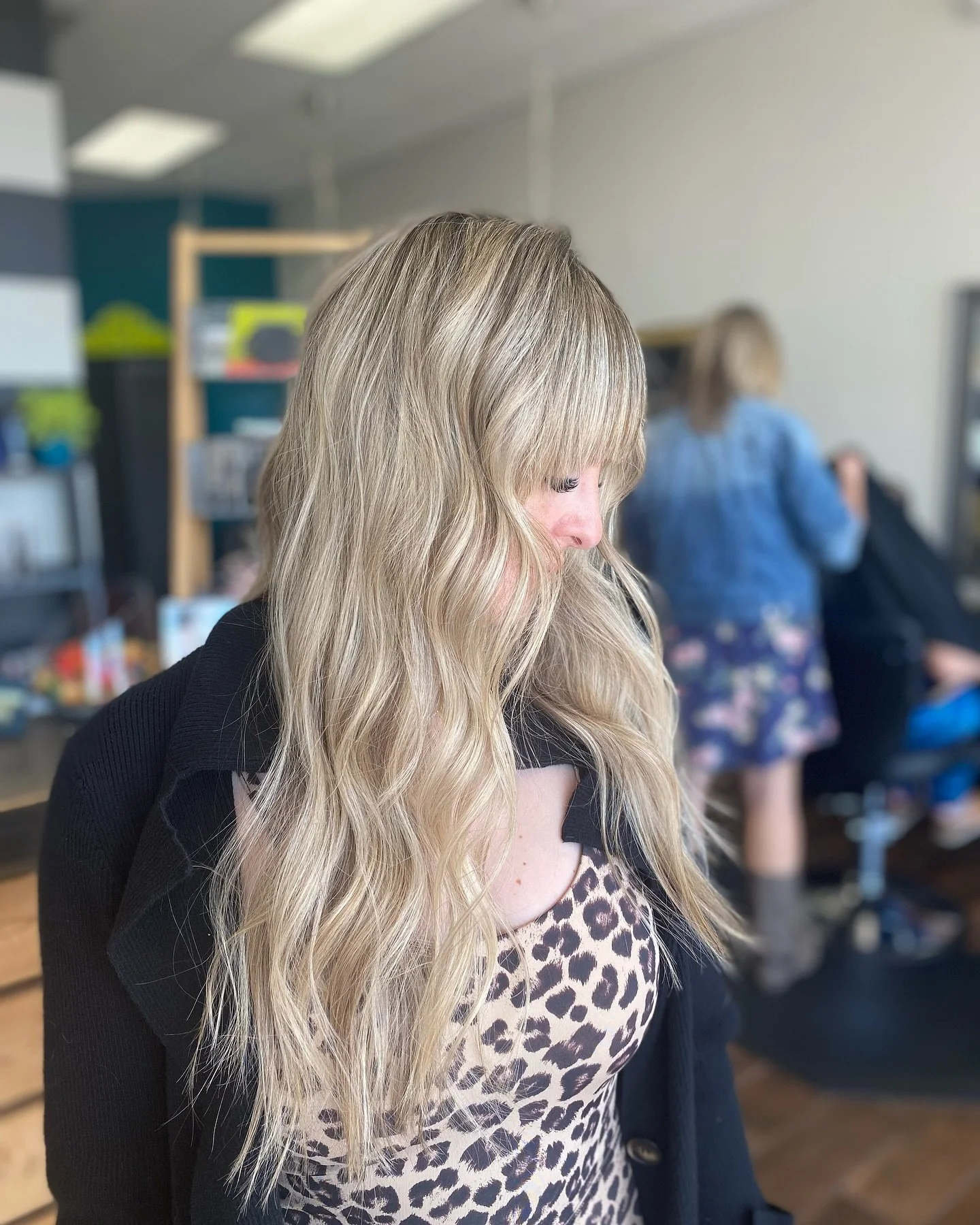 ✨ Transform your look with a signature blend of sun-kissed blonde, styled out with effortless beach waves! 

🌟 Whether you&rsquo;re looking for a fresh style or a subtle update, I can help you achieve the perfect blend of chic and natural. 

Book yo