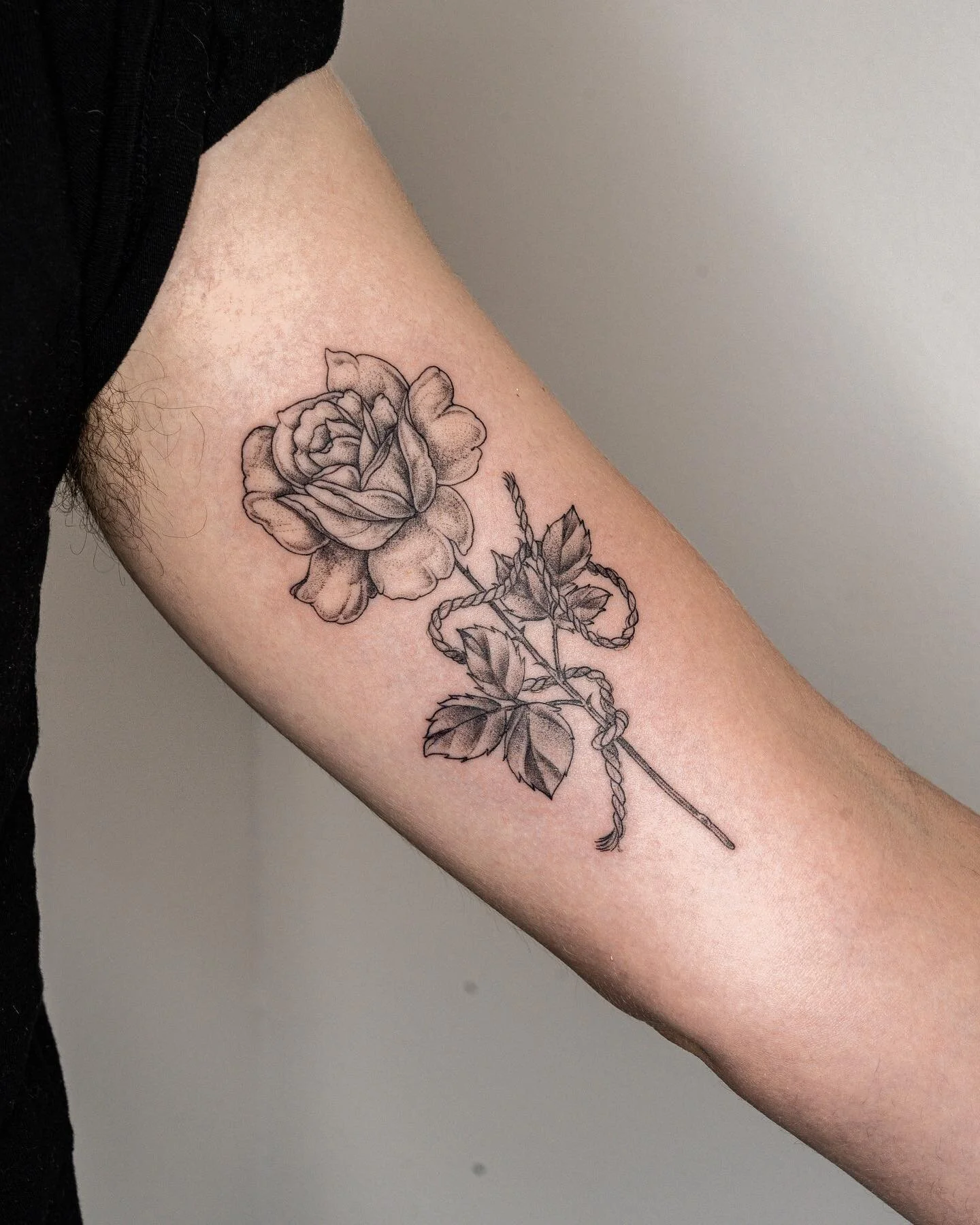 Rose and rope for Matty from my flash! 
&bull;
&bull;
&bull;

#tattoo #tattooing #tattooartist #tattoos #art #drawing #tattooart #illustration #illustrativetattoo #floraltattoo #flashtattoo #qttr  #blackwork #tattooideas  #flowertattoo #botanicaltatt