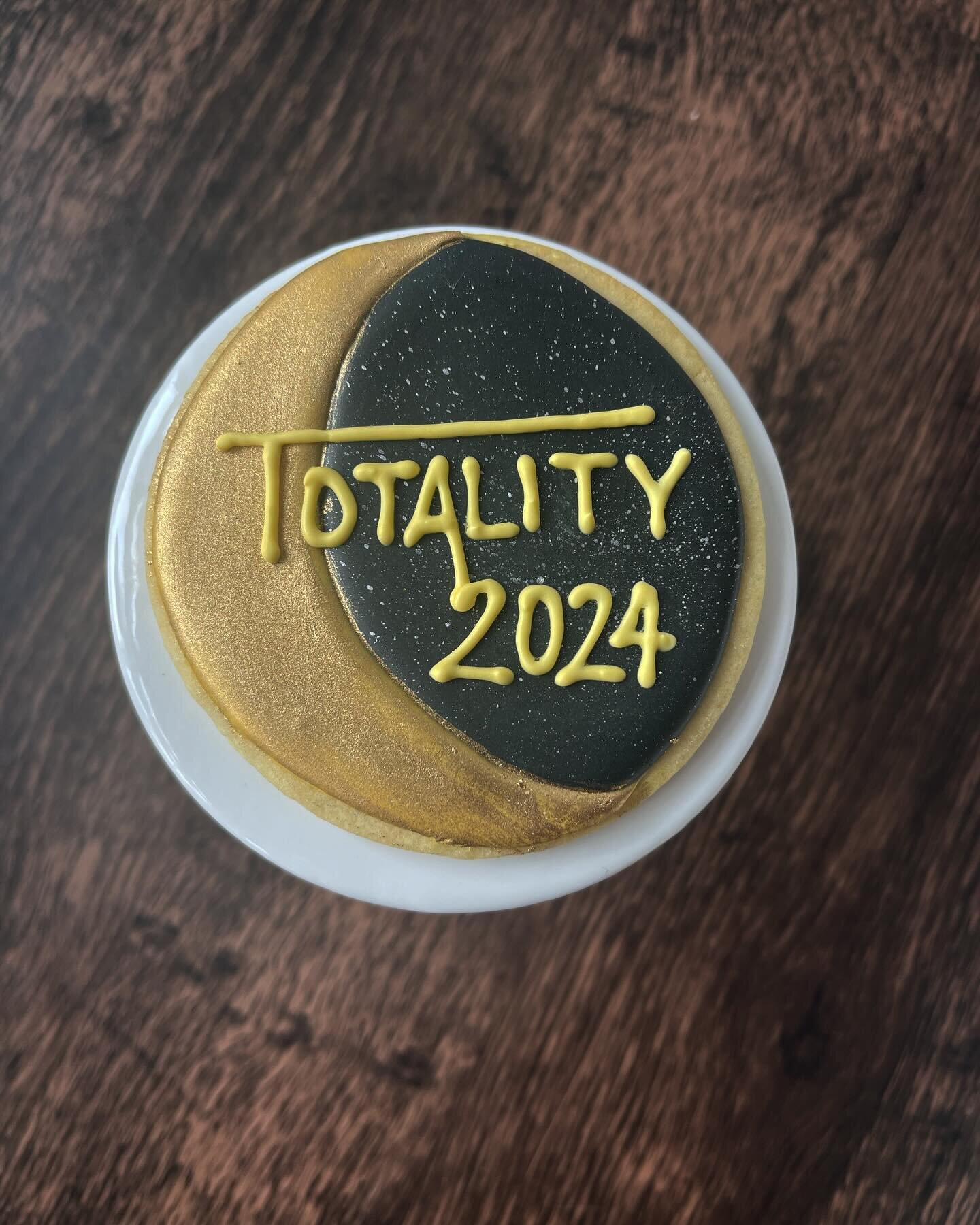 This celestial event just got sweeter☀️🌑

We&rsquo;re shining a light on these gorgeous cookie for the Total Eclipse 🙌 Grab one of our decorated sugar cookies for just $4 and make this once-in-a-lifetime event even better

As a reminder we are clos