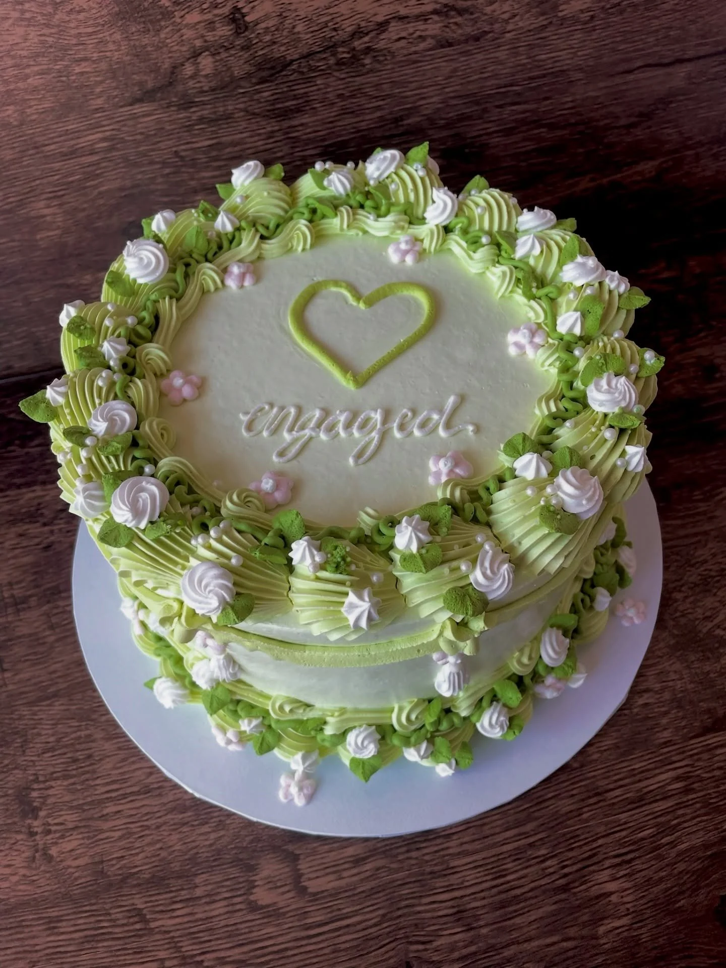 With this cake, how you you say no? 🥹💗💍
