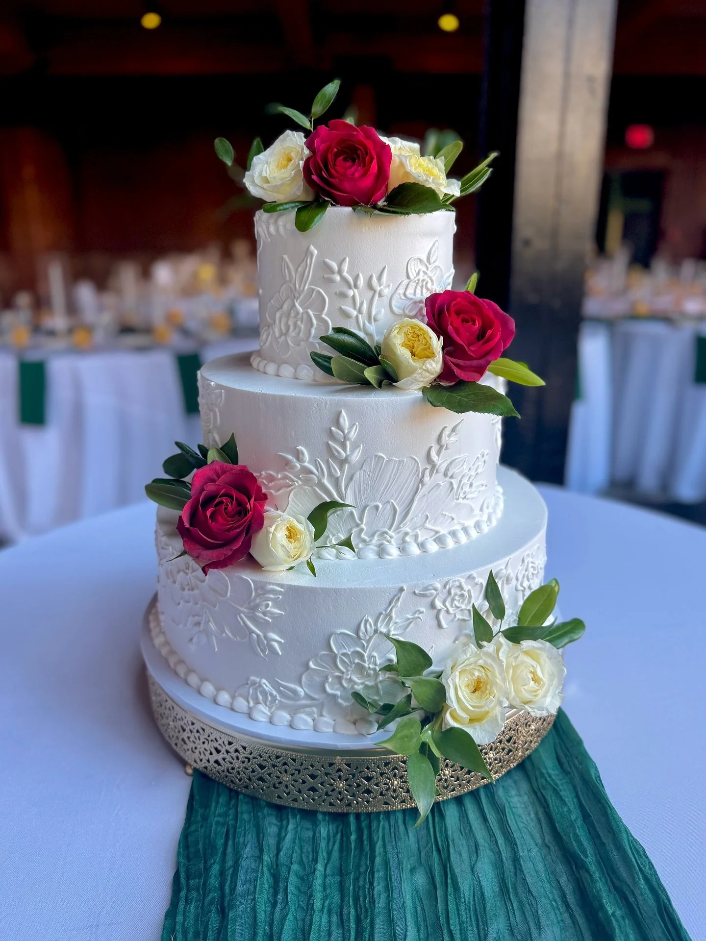 A busy wedding weekend makes for the best Wedding Cake Monday 🍰💍💗