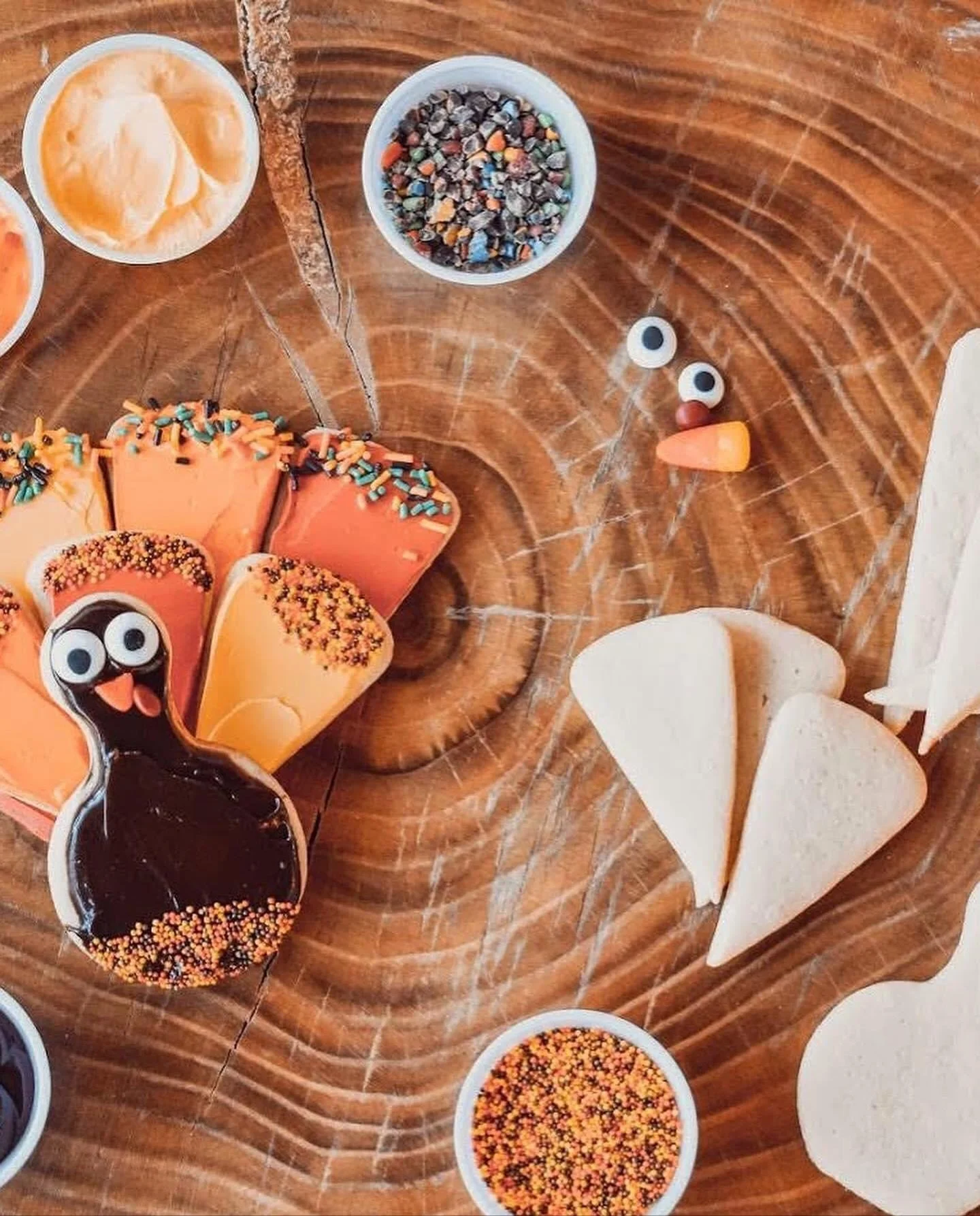 We&rsquo;ve got a few holiday treats in the shop still🎉 But they&rsquo;re going fast‼️ 

Swing by for your last minute sweets like cookie kits to keep the kids entertained while you bake, and pumpkin trifles to keep the cooks happy😋 And while you&r