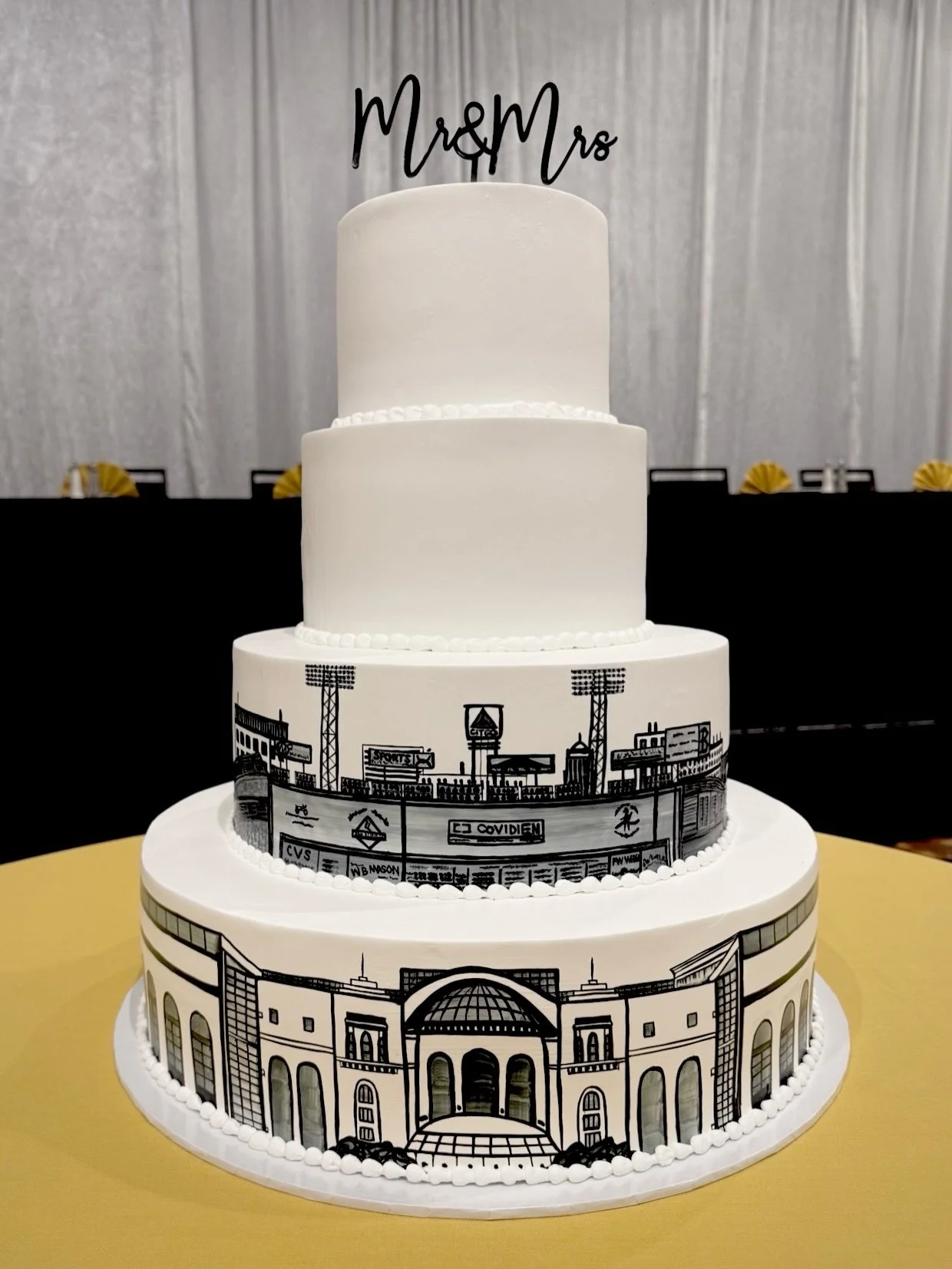 We&rsquo;ve officially made it to the first Wedding Cake Monday of 2026🥹🎉💗

We&rsquo;ve got some NYE beauties for you and some fresh 2026 babes🍰💍✨