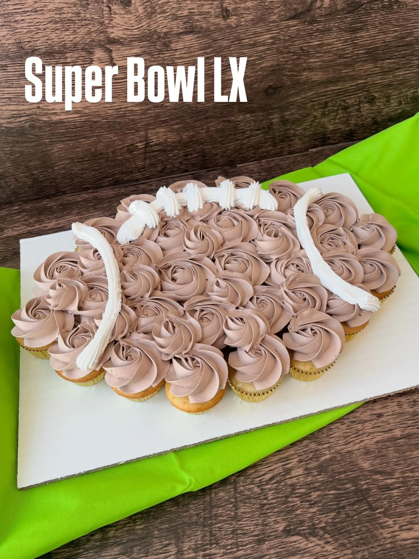 Whether you're cheering for the Patriots❤️, Seahawks💚, or vibing with Bad Bunny, we've got delicious treats for your Super Bowl party or solo couch celebration 🎉 

-2 1/2 dozen mini cupcake football -$32
-brownie 3-pack - $5.50

Pre-order for picku