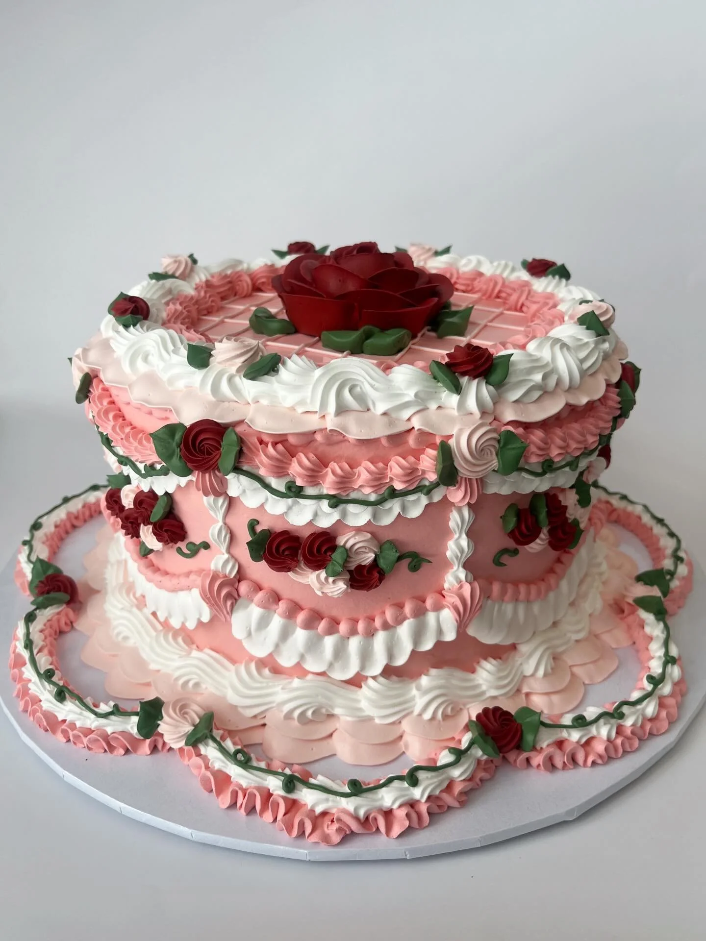 A cake that feels like a love letter ❤️ soft, sweet, and decorated the old fashioned way 🎂💘