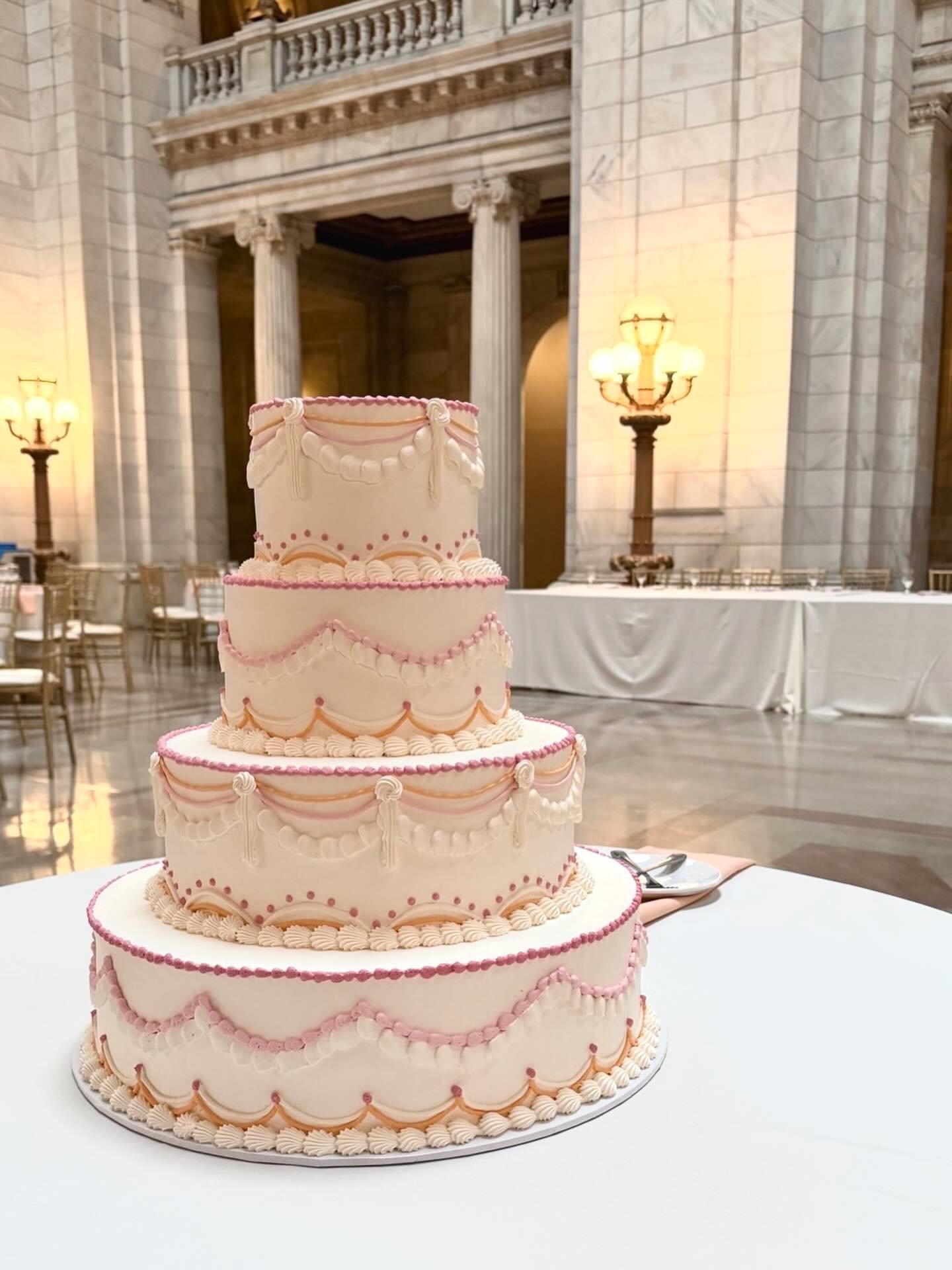 Happy Wedding Cake Monday! ❤️🎂