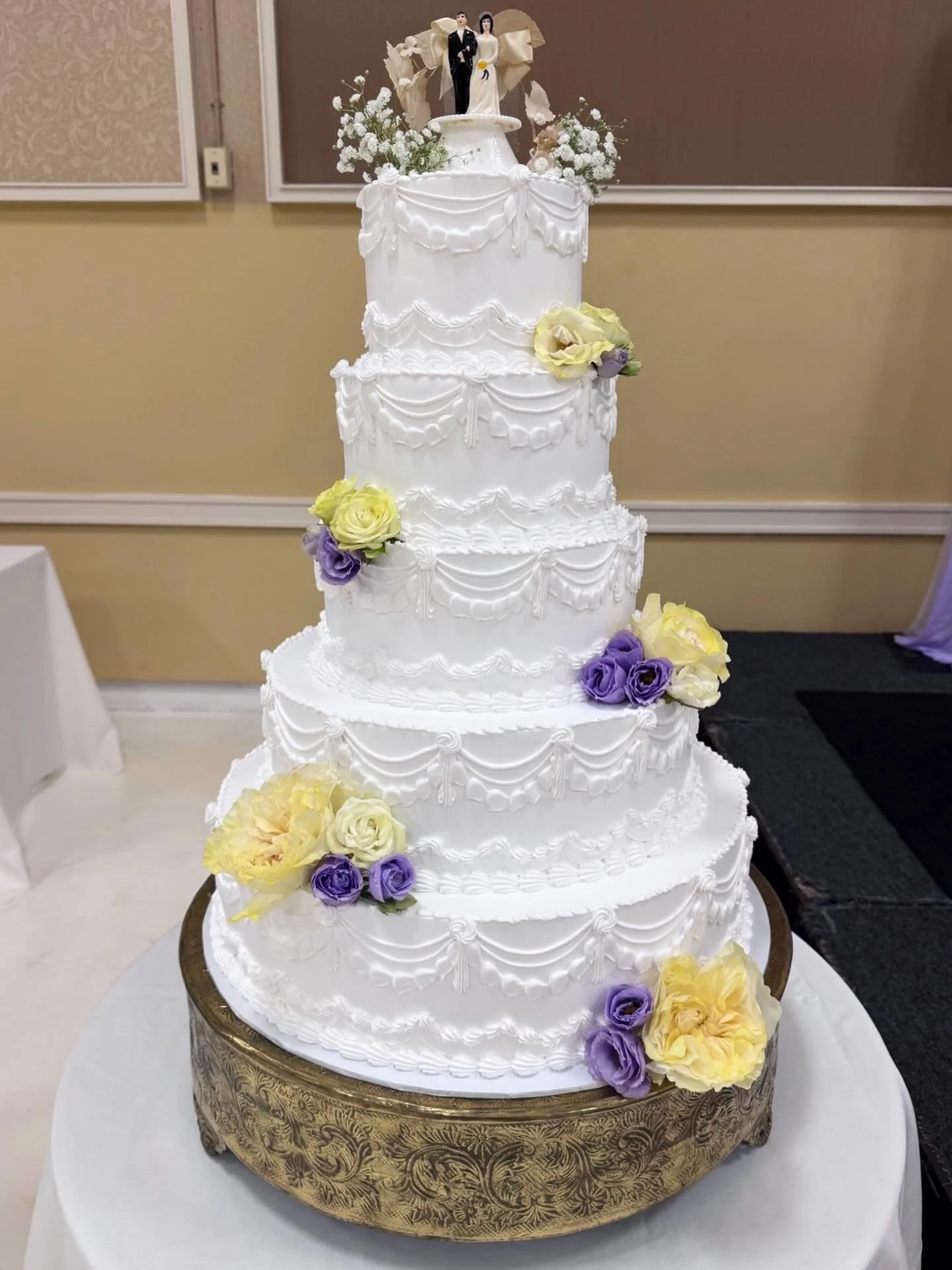 Happy Wedding Cake Monday! 💍🎂