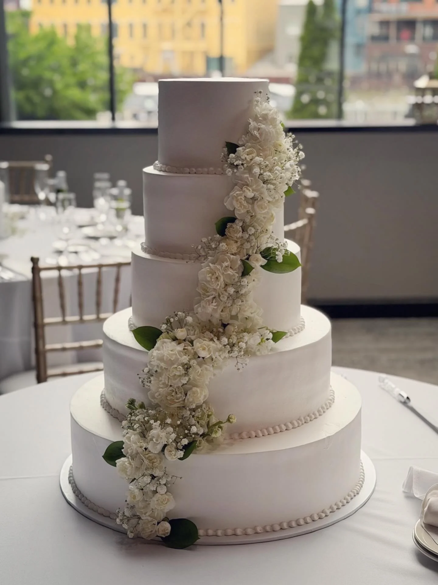 Happy Wedding Cake (and dessert table) Monday!! 💘🎂

Congratulations to all of our couples!! We love being a part of such special day for you all. 🥰