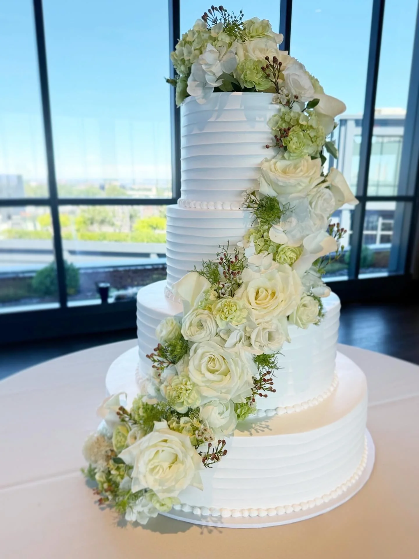 Happy Wedding Cake Monday! ☀️🎂

It truly was a beautiful wedding weekend! 

Check out picture #4! It&rsquo;s giving Toy Story ❤️

#weddingcakes #clevelandwedding #clevelandcakes #weddingmonday