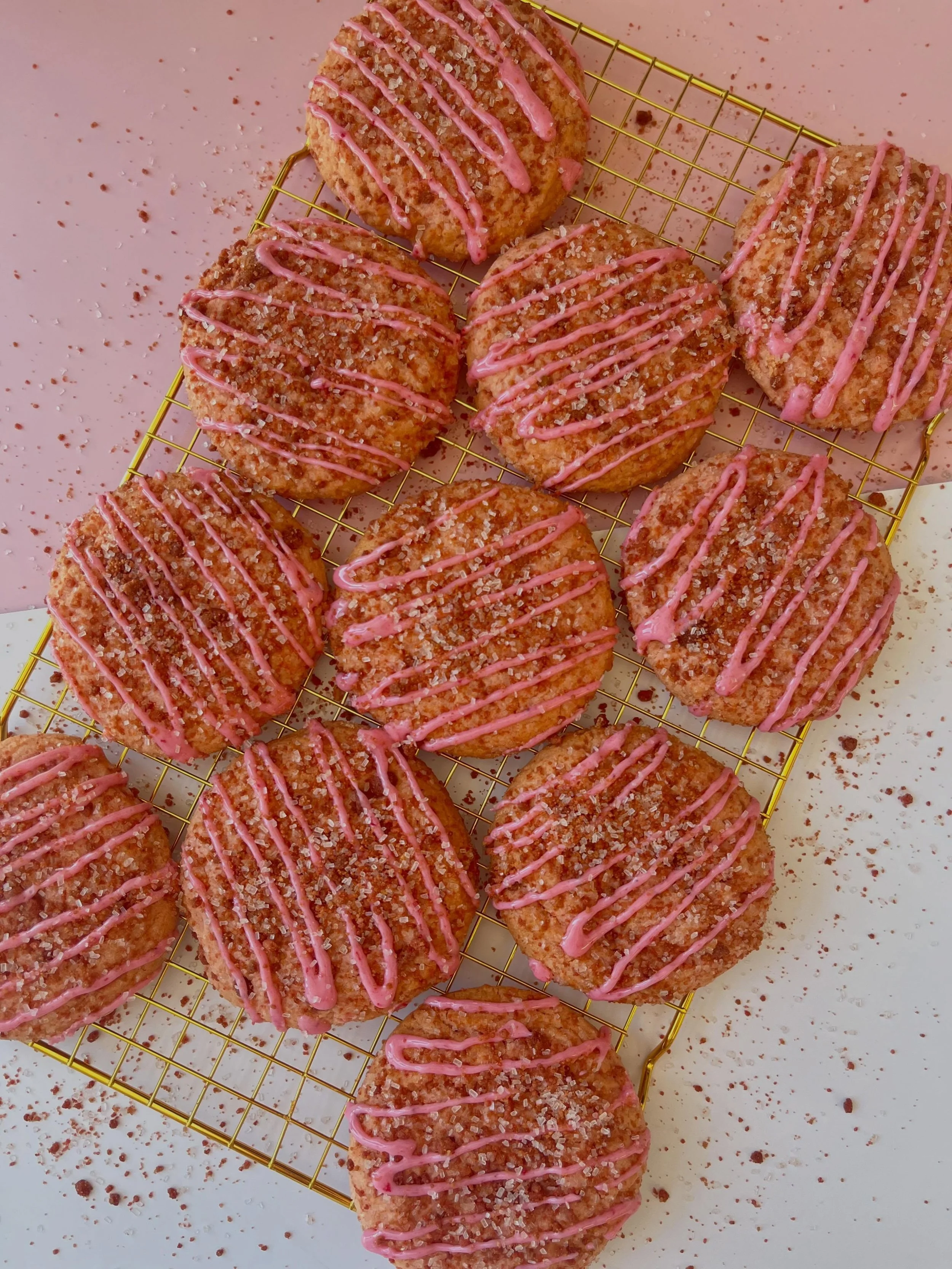 It&rsquo;s like the classic Strawberry Shortcake Ice Cream Bar but BETTER, because it won&rsquo;t melt 😉

Our Strawberry Crunch Cookie is available now (for a limited time)! 🍓 

#cookie #rockyriver #clevelandcookies #clecookie #strawberrycrunch