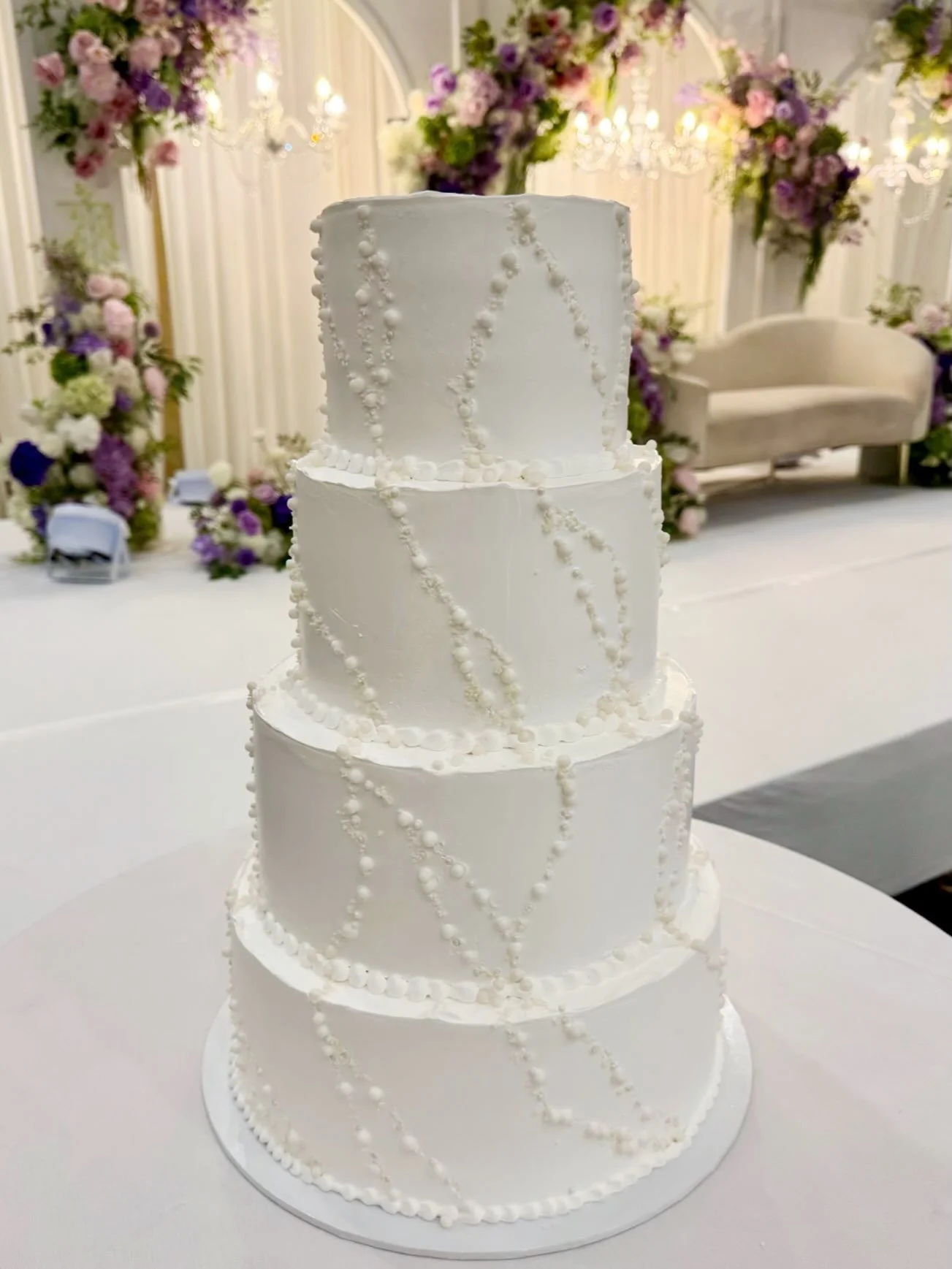A Monday that really feels like a Monday, but happy Wedding Cake Monday nonetheless! ❤️ What a fantastic weekend it was to get married! 💍
