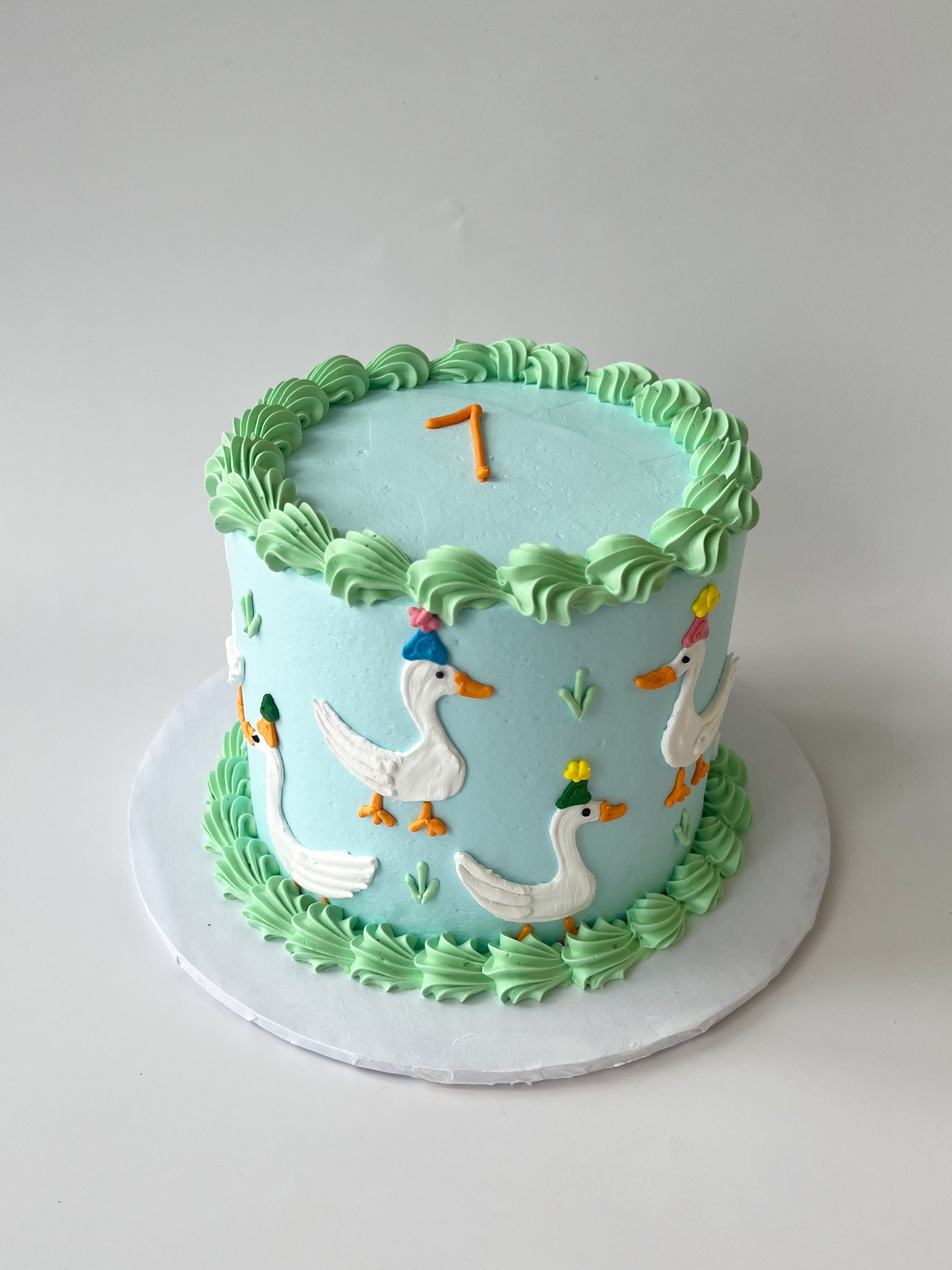 Some recent customs for your viewing pleasure 🥰 

#customcakes #cakesofcle #rockyriver #sillygoose