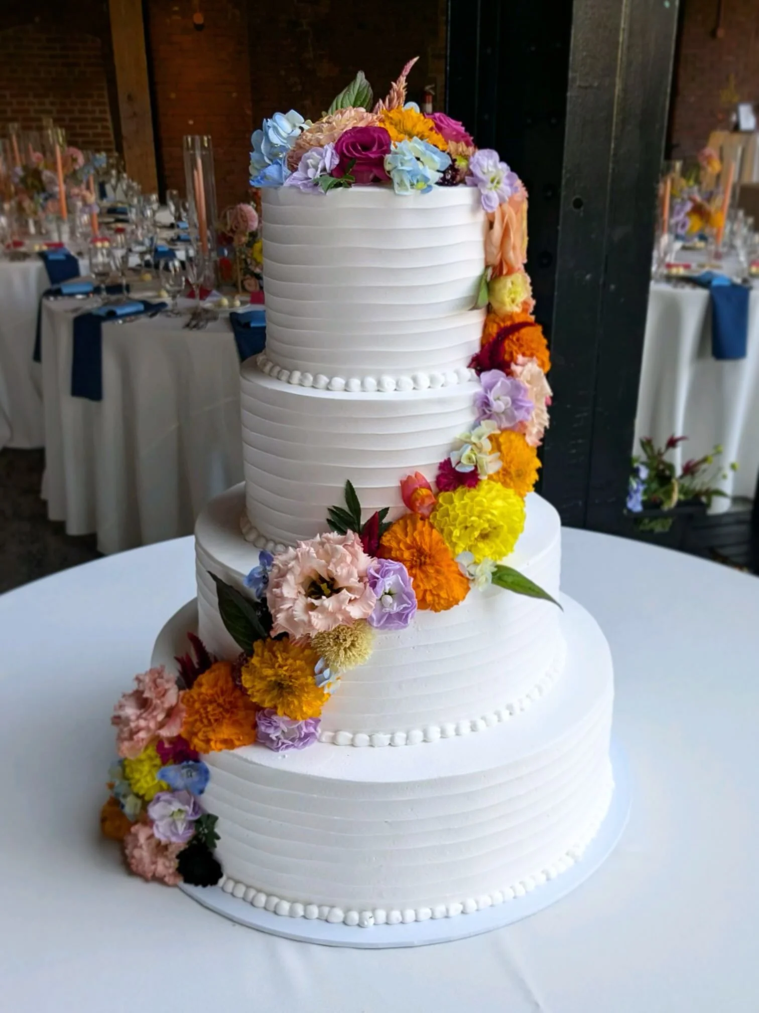 Happy Wedding Cake Monday!! ❤️💍

#weddingcakes #cleweddings #wedding #weddinginspiration