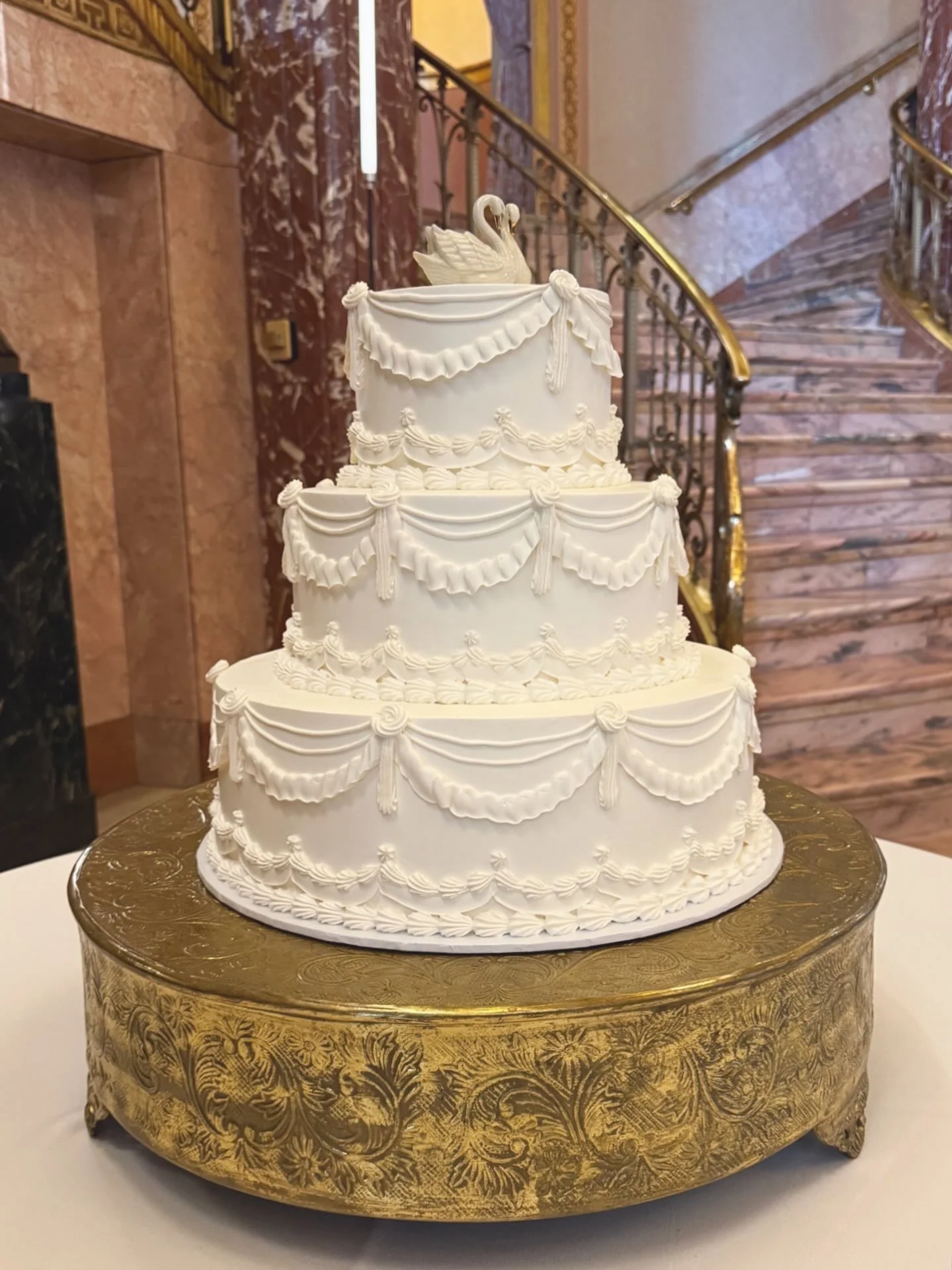 Happy Wedding Cake Monday! ❤️

It&rsquo;s hard to believe we&rsquo;re already past our first August wedding weekend 🤯

#weddingcakes #cleweddings #weddingmonday #vintagecakes