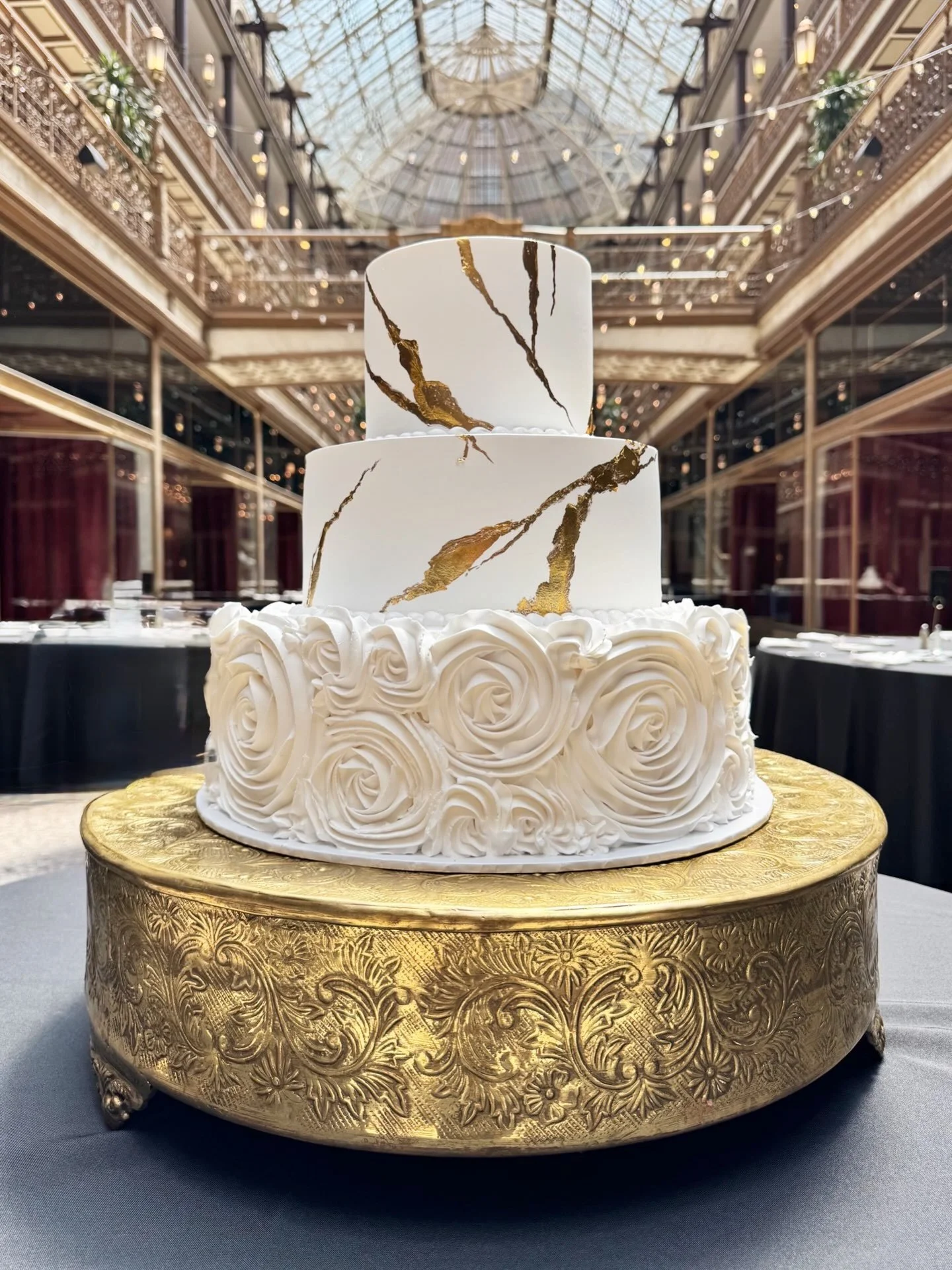 Happy Wedding Cake Monday!! 🎂💕

#weddings #weddingcakes #cleweddings #customcakes