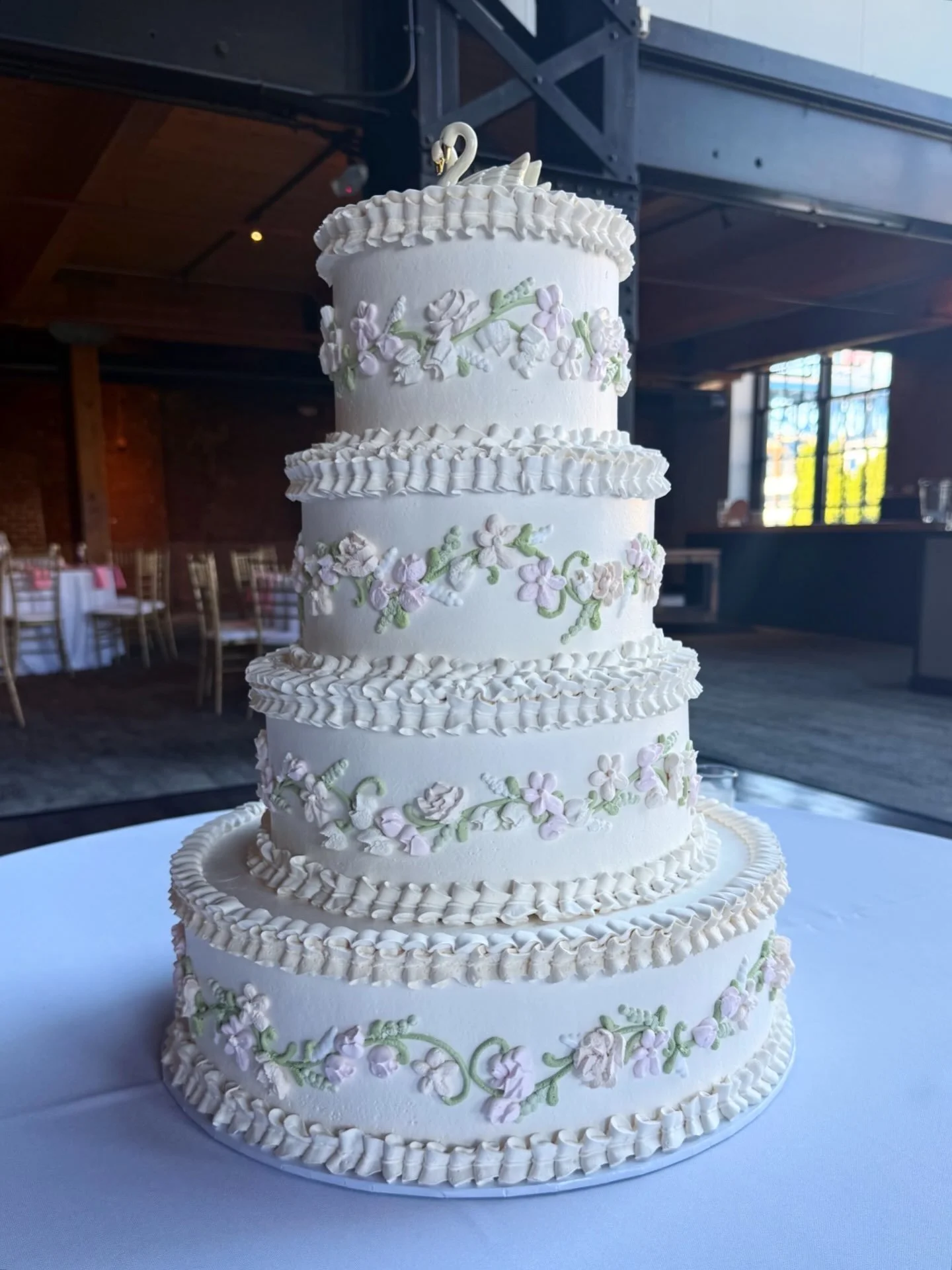 Happy Wedding Cake Monday! 💍💕🎂

Our final August wedding weekend showcased some gorgeous designs for our couples. Do you have a favorite?! ✨

#cleweddings #weddingcakes #cakesofcleveland #weddings