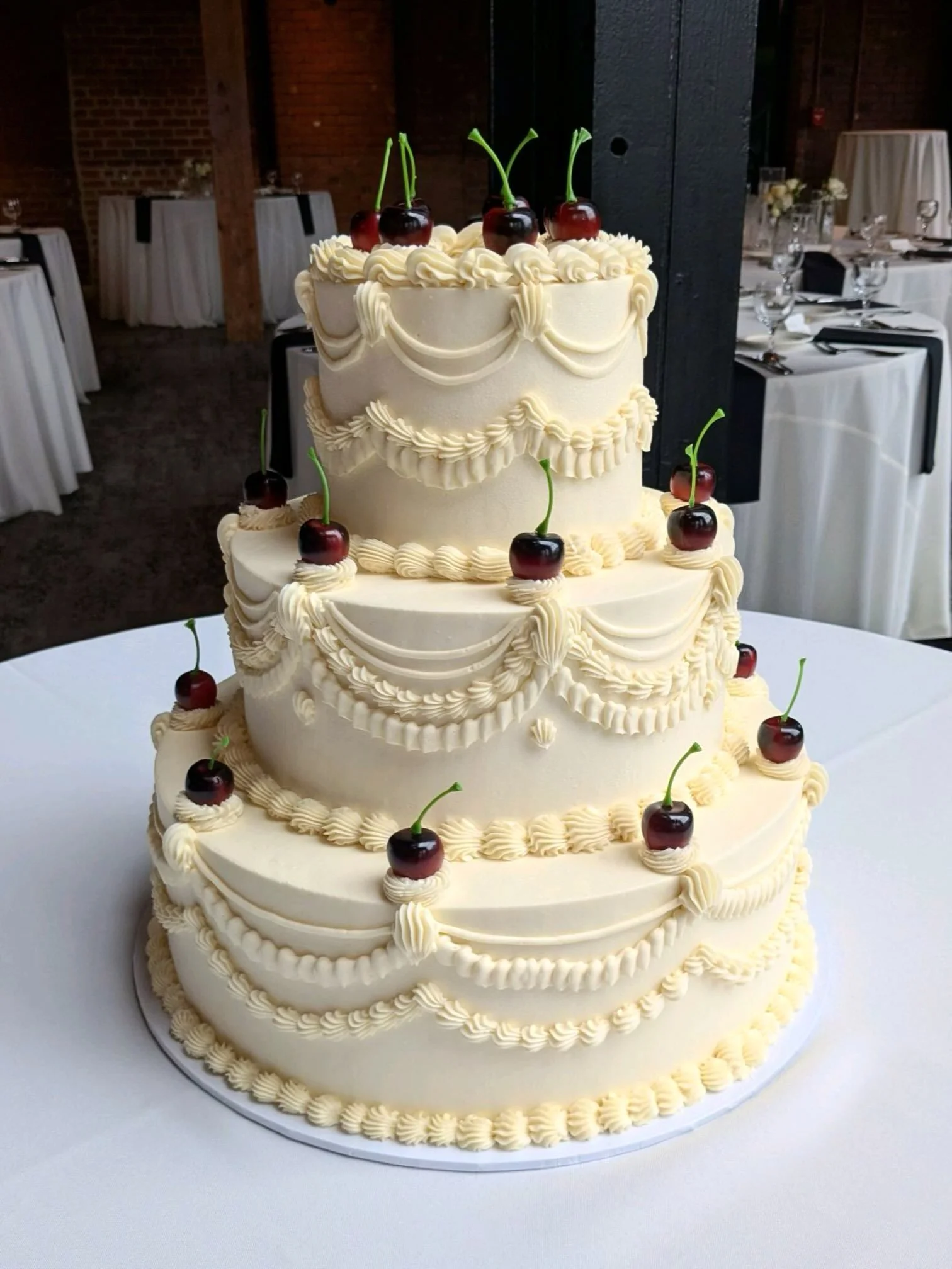 Happy Wedding Cake Monday!! 🎂💍💕 

This weekend of weddings and love deserves 2 separate posts. Our incredible wedding cake decorator and delivery team were working non-stop to provide these excellent cakes (and dessert tables) for all our couples.