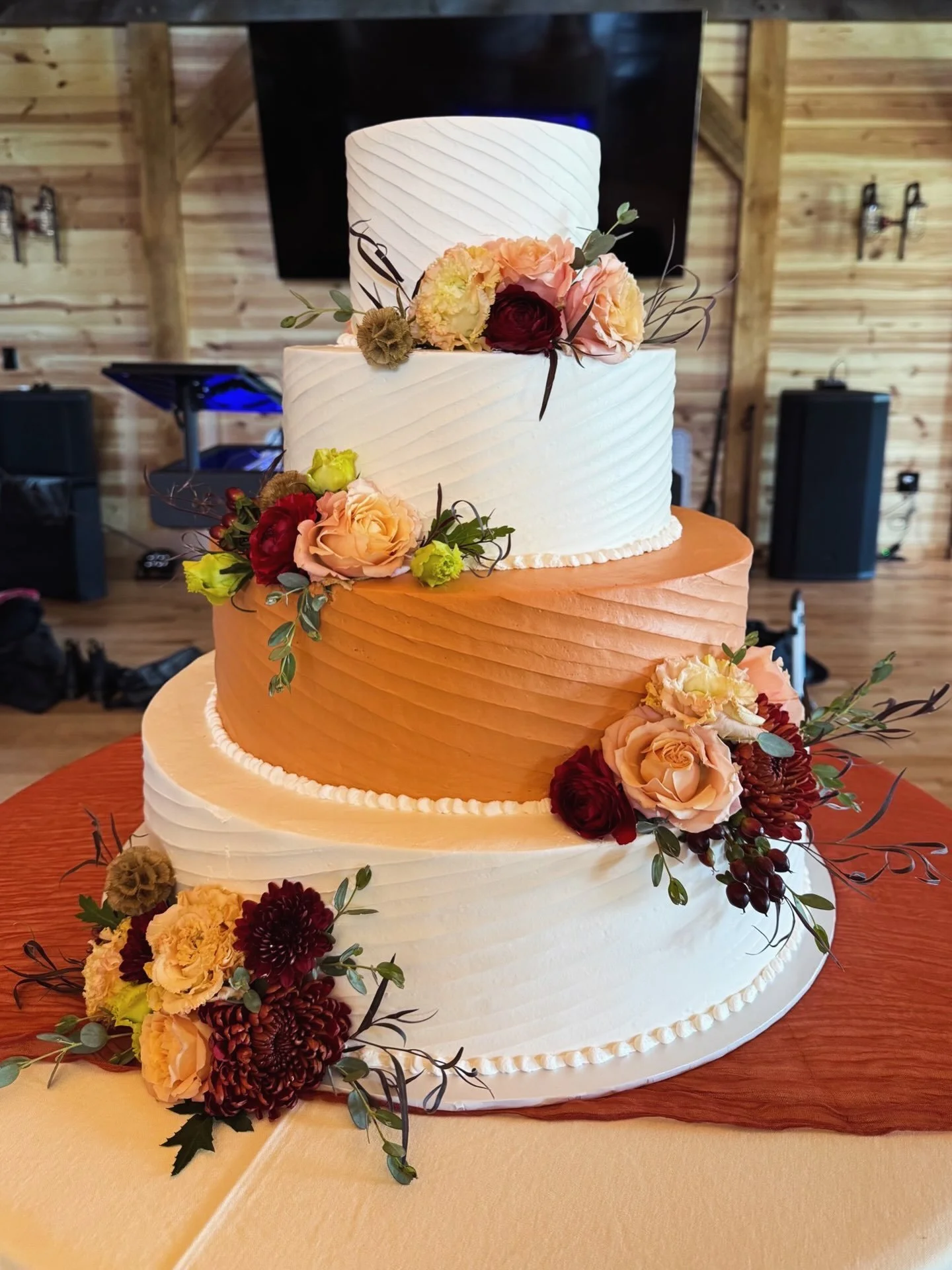 Happy Wedding Cake Monday!! 💕🎂 

We&rsquo;re very proud to be based in Track 14! Getting to make cakes for our lovely couples is just the cherry on top 🍒🎂💍

#cleveland! #clecakes #clevelandweddings #weddingcakes #fallwedding