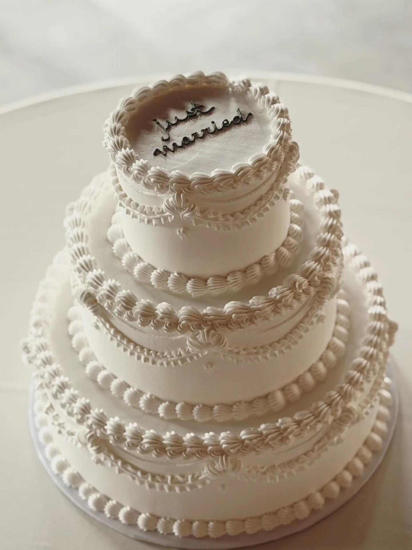 Happy Wedding Cake Monday! 💕💍🎂

Scroll through to see who takes a bite out of one of the cakes! 🥰

#weddingcakes #cleweddings #weddinginspo