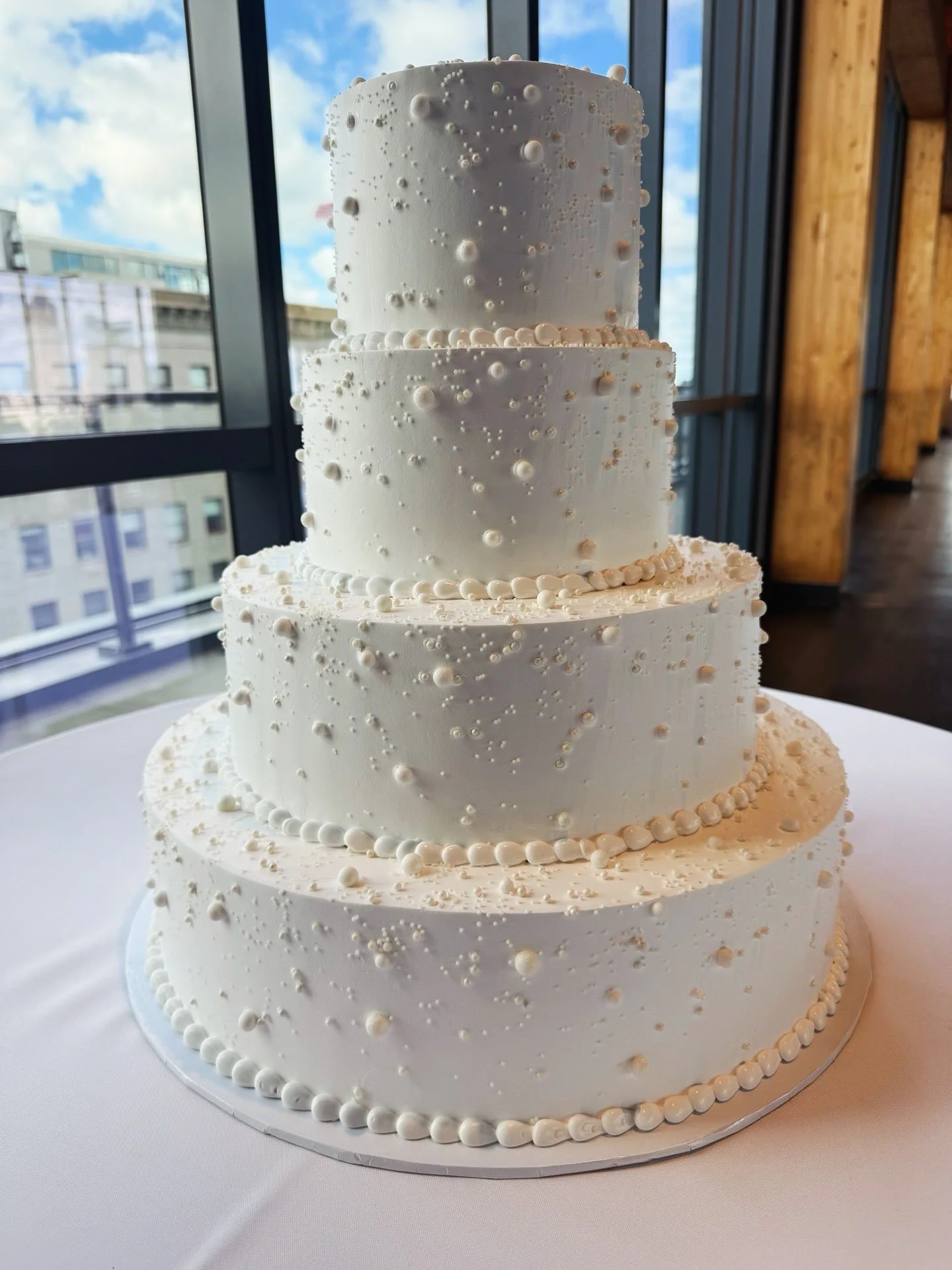 Happy Wedding Cake Monday! 💕🎂

As always, we love being able to create such unique cakes for each of our couples ❣️ We will never take for granted the fact that we were chosen to be part of a couples best day of their life 🥹