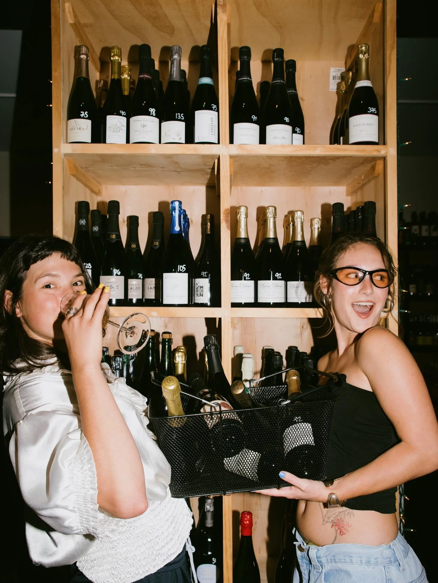 party w us, party @ home, either way we&rsquo;ve got u covered in the bubbles dept 🥂 NYE Champs by the glass, 🦐 SHRIMP FRIGGIN COCKTAIL 🦐generally flawless vibes ✨ regular biz hours 🤘🍾🎸 
CLOSED 1/1 for R+R 👍👍 📸 @ladymadrama