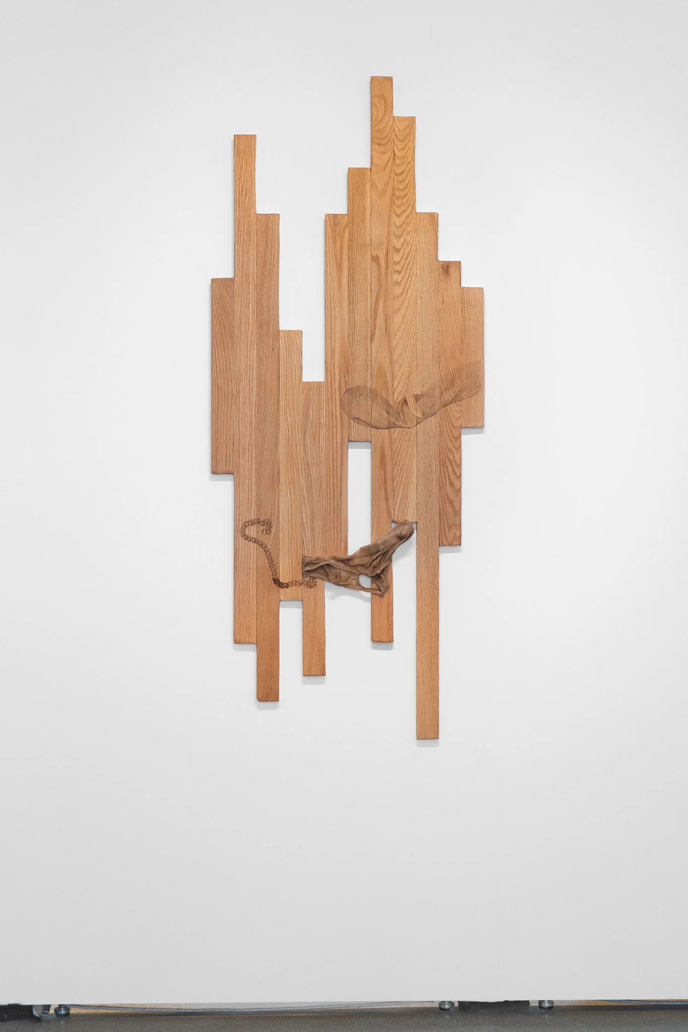 𝘴𝘢𝘮𝘮𝘺 - 𝘢𝘶𝘨𝘶𝘴𝘵 6, 2025. 2026. red oak hardwood, screen printed woodstain, metal leaf, cast wax. 66" x 27".