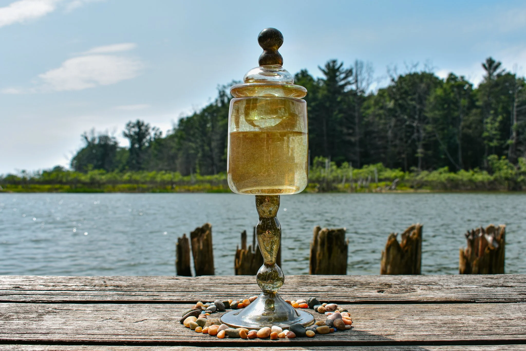 𝘶𝘯𝘵𝘪𝘵𝘭𝘦𝘥 (𝘰𝘹-𝘣𝘰𝘸 𝘳𝘦𝘭𝘪𝘲𝘶𝘢𝘳𝘺). (2025).
blown glass filled with water from the ox-bow lagoon, rocks from glenn beach.
13.5" x 8.5" x 8.5".
thank you to victoria ahmadizadeh melendez, kenny kay, josie laly, and muskwrat evans for yo
