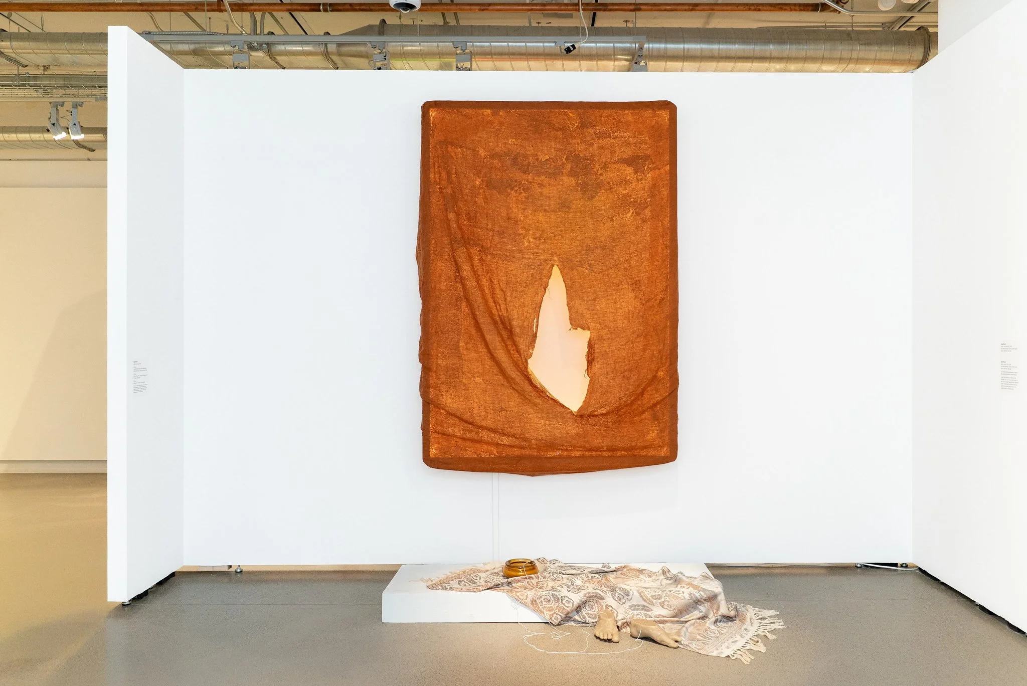 𝘳𝘦𝘭𝘪𝘤𝘴 𝘰𝘧 𝘪𝘯𝘵𝘪𝘮𝘢𝘤𝘺. 2025-2026. installation view.
𝘳𝘦𝘭𝘪𝘤 𝘯𝘰.1: linen bedsheets worn from september 7, 2023 to february 2, 2025; metal leaf, LEDs. 72" x 54" x 10".
𝘳𝘦𝘭𝘪𝘤 𝘯𝘰.2: cotton, polyester, and nylon handwoven on TC2;