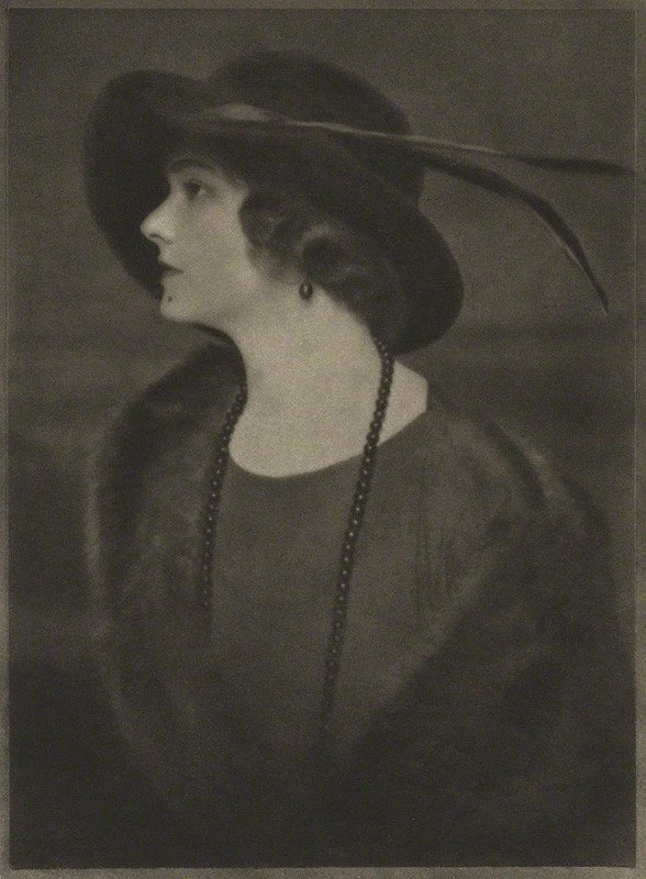 Julia Hoyt, actress