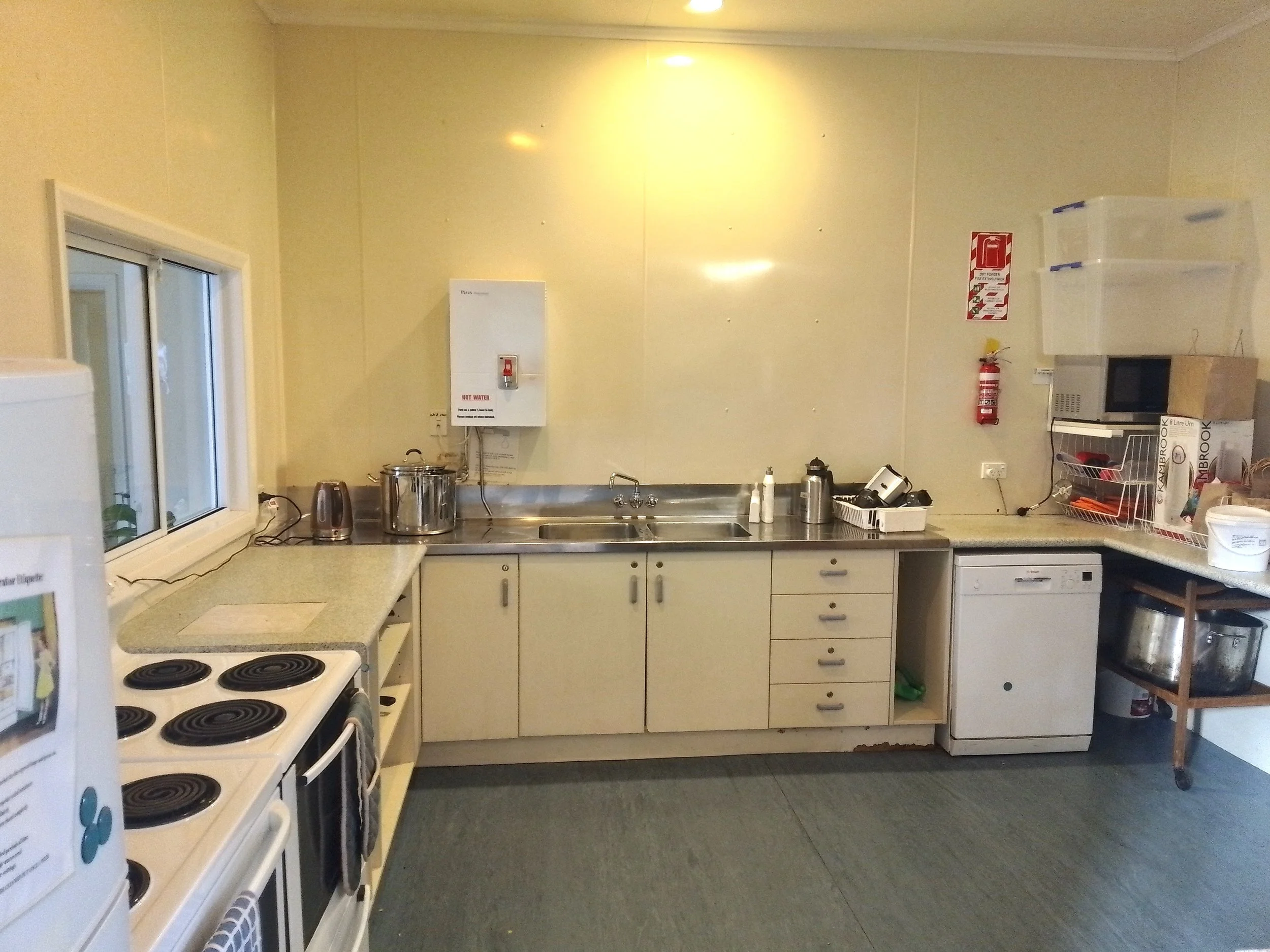 Kitchen (1).jpg