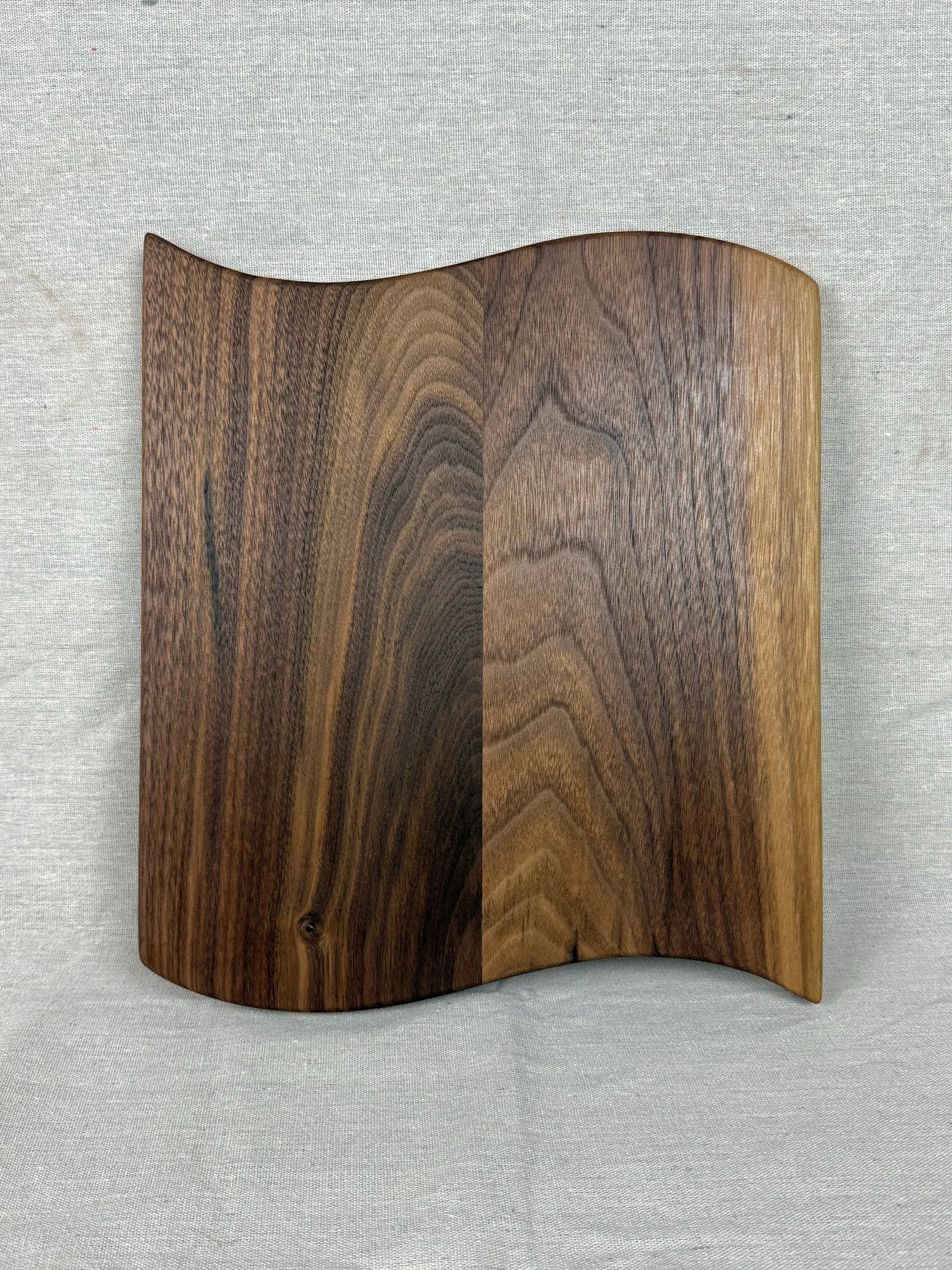 wave cutting board ~ walnut // medium