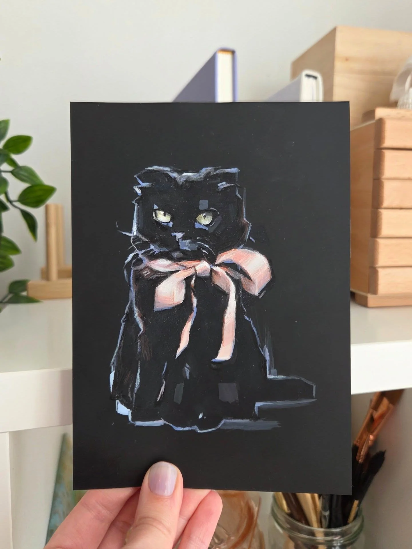 Acryl gouache (and coloured pencil) on black @grafixartsplastics dura-bright 🐈&zwj;⬛️🎀 5x7" 

Postcard prints available in my store! 

I ended up using some coloured pencils to clean up this acryl gouache painting. You can watch the painting p