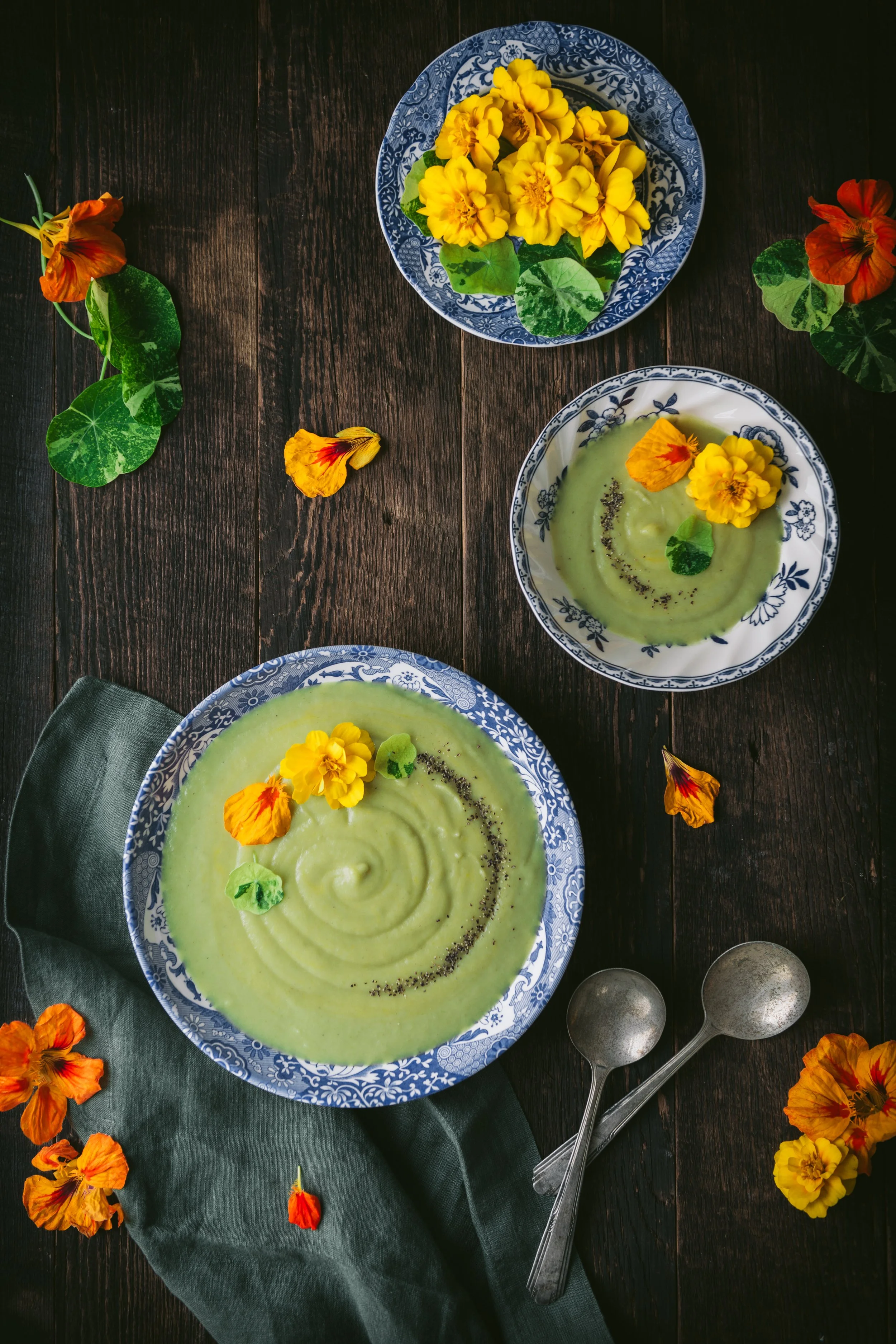 Leek soup with flowers5533.jpg