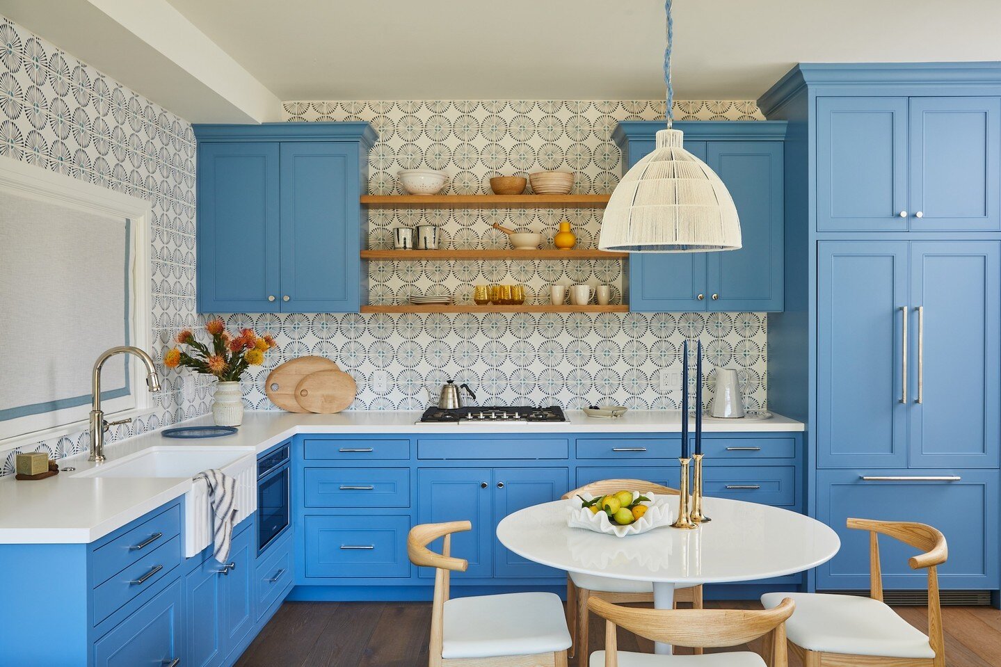 Before and after shots reveal the stunning makeover of our Pool Party project's kitchen, now drenched in vibrant blue hues. 💙 Witness the power of color to redefine spaces and inspire endless memories! Tap the link in our bio to explore more of our 