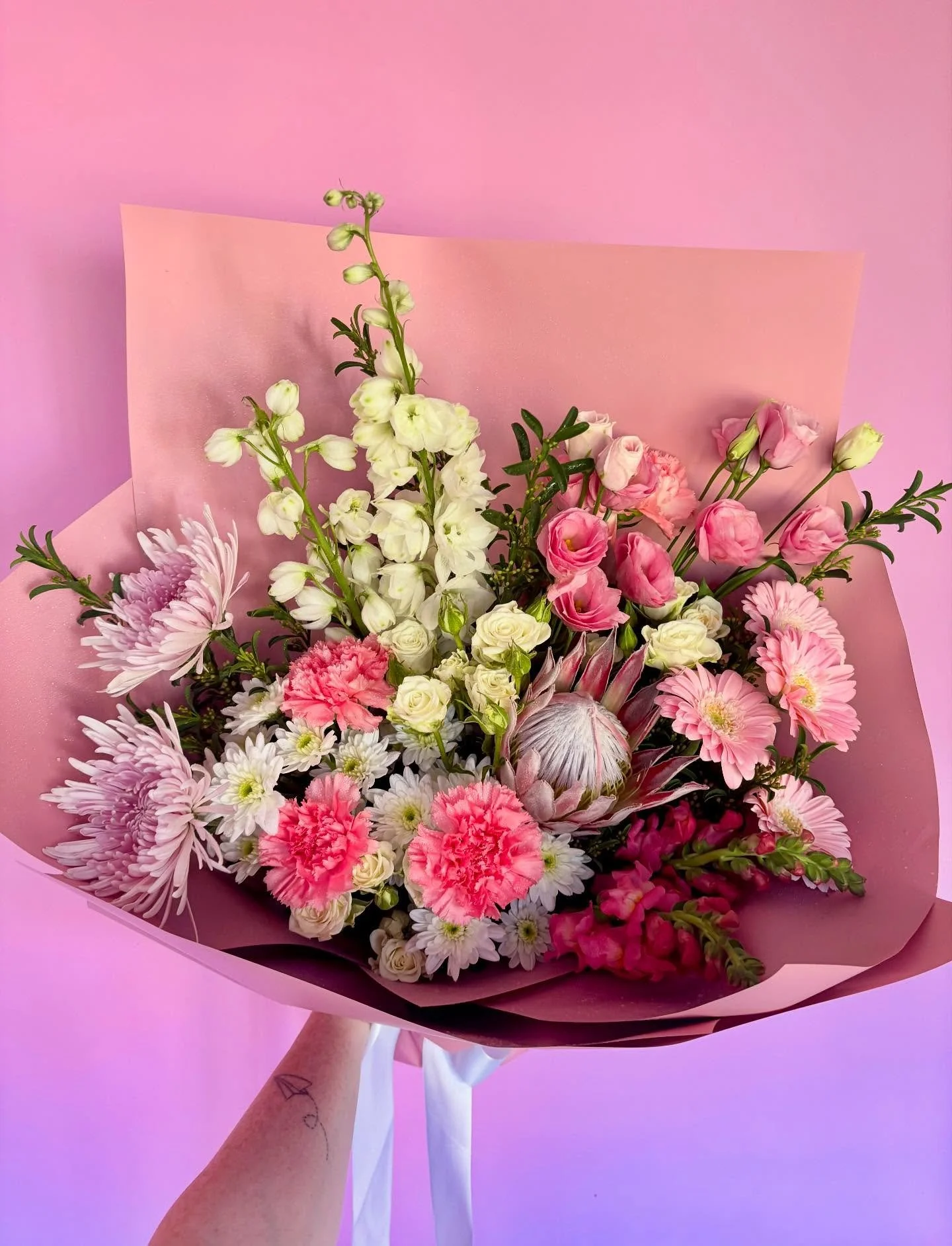 🧚&zwj;♀️✨ Hours for this week ✨🧚&zwj;♀️
Tuesday 19th 9am- 2pm 
Wednesday 20th 9am-5pm 
Thursday 21st 8am-1pm 
Friday 22nd 8am-1pm 
Saturday 23rd  Closed 

www.billie-loufloralstudio.com.au