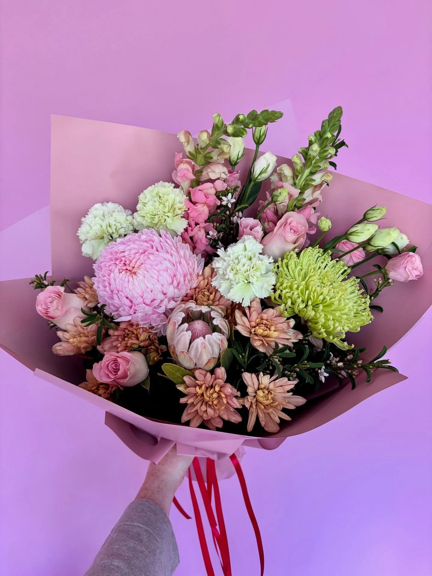 ❤️&zwj;🔥 Hours for this week ❤️&zwj;🔥
Tuesday 23rd - 8am to 6pm &nbsp;
Wednesday 24th - CLOSED&nbsp;
Thursday 25th- CLOSED
Friday 26th- CLOSED *I will be in late to process flowers, so message me if you need.&nbsp;
Saturday 27th- 9am to 2pm