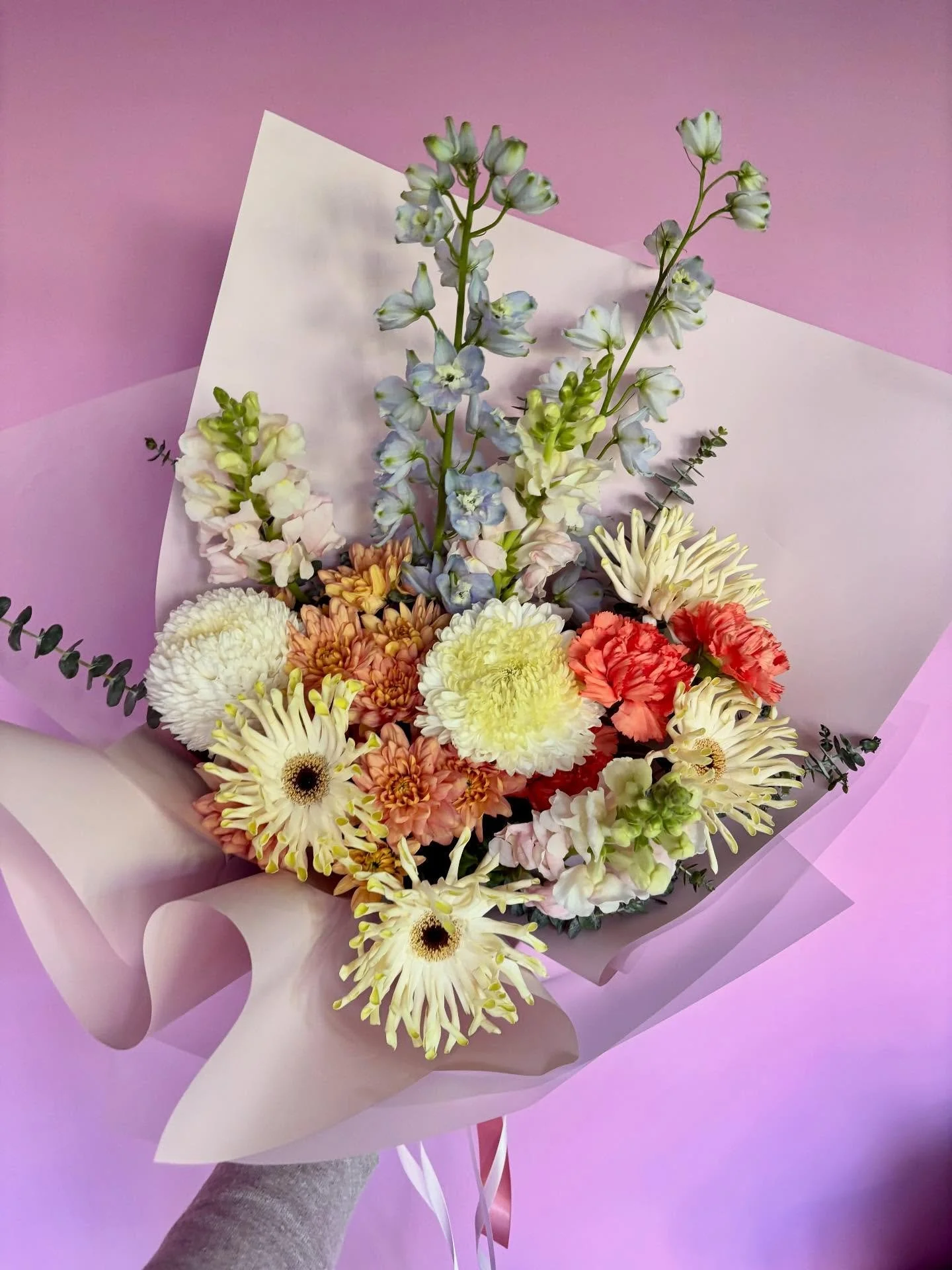 ❤️&zwj;🔥 Hours for this week ❤️&zwj;🔥 Tuesday 21st - 9am to 5pm 
Wednesday 22nd - Closed as I will be at the Sydney Flower Markets (I will be back in the studio late afternoon if you need any flowers)  Thursday 23rd - 9am to 5:30pm 
Friday 24th - 9