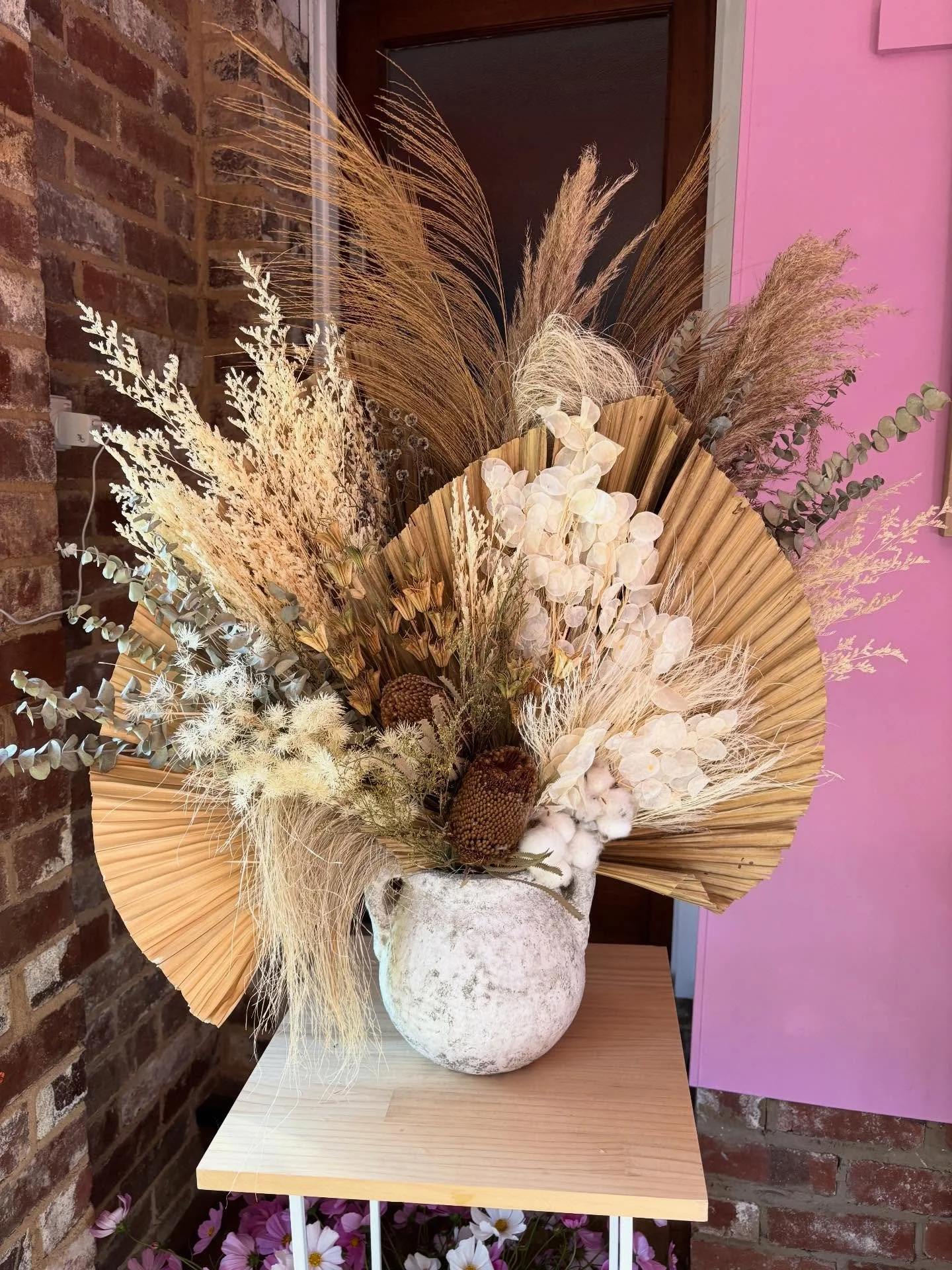A well needed refresh on a dried arrangement for a regular 🥰🤗